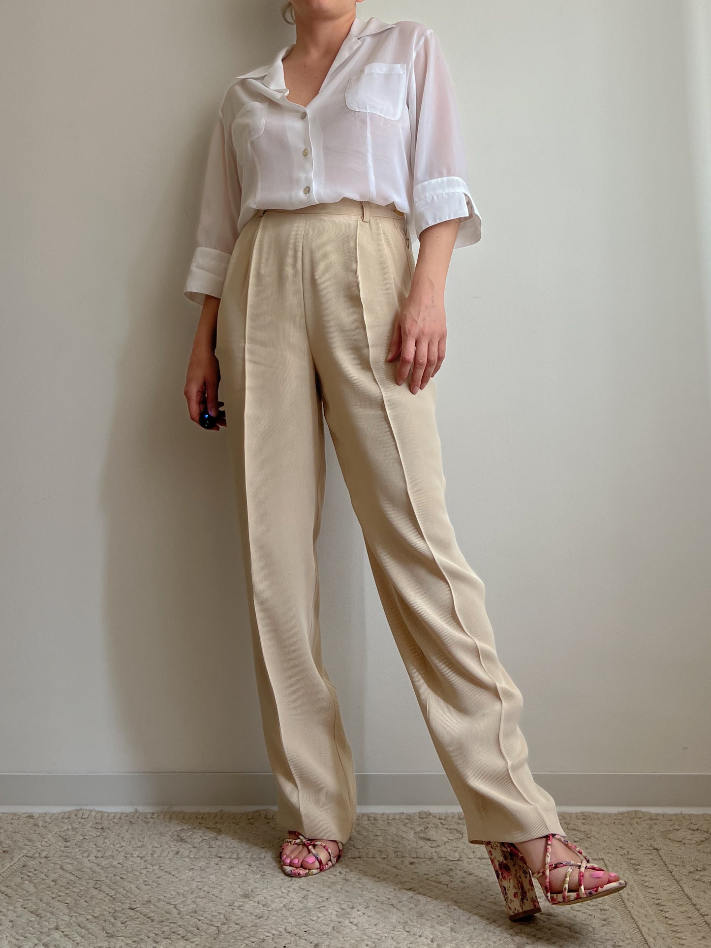 Pantaloni beige con pinces