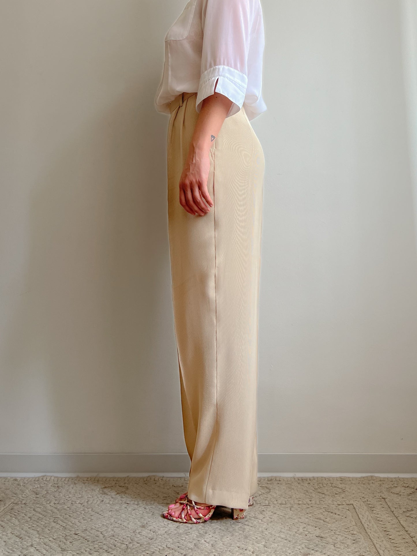 Pantaloni beige con pinces