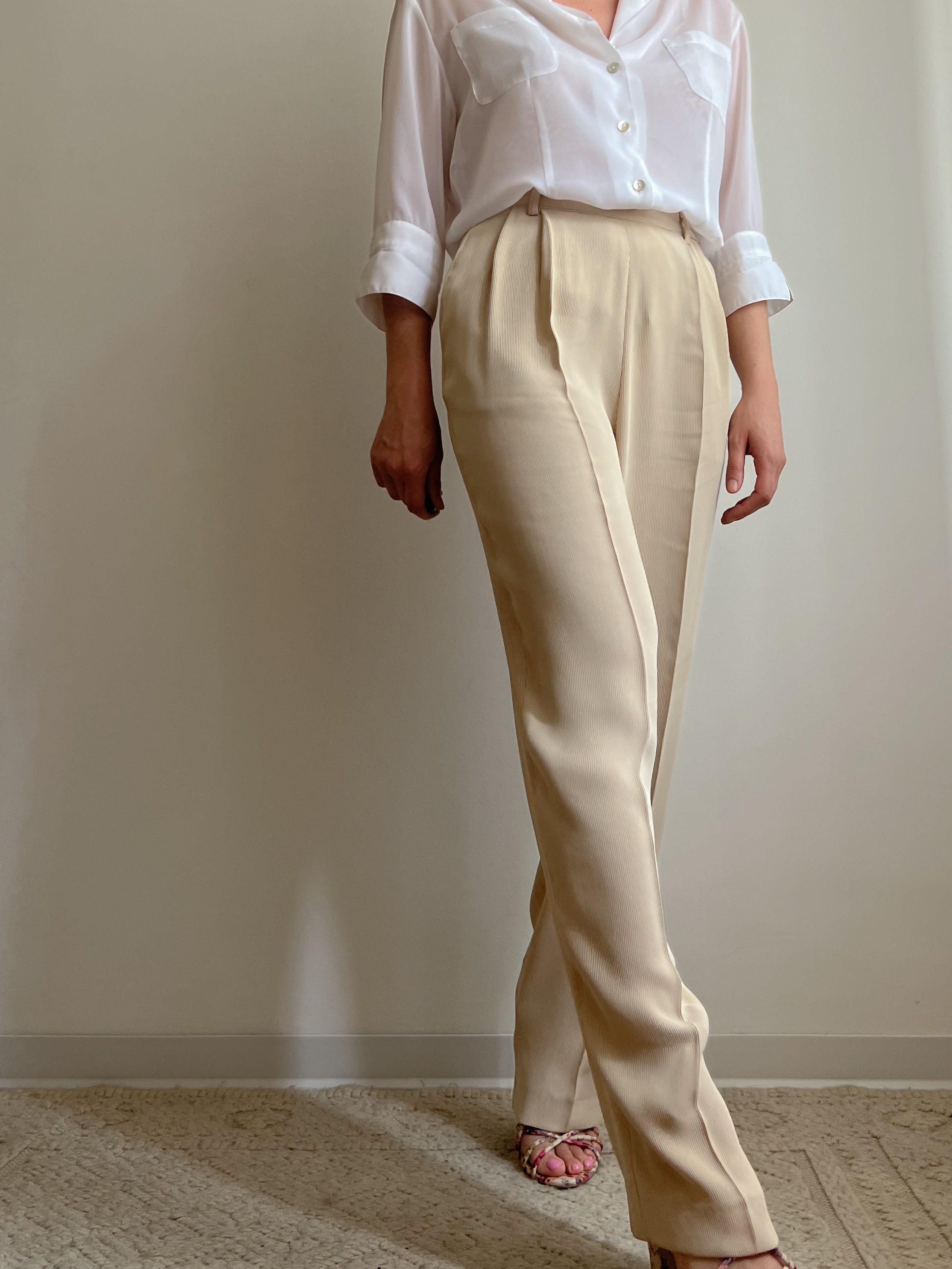 Pantaloni beige con pinces