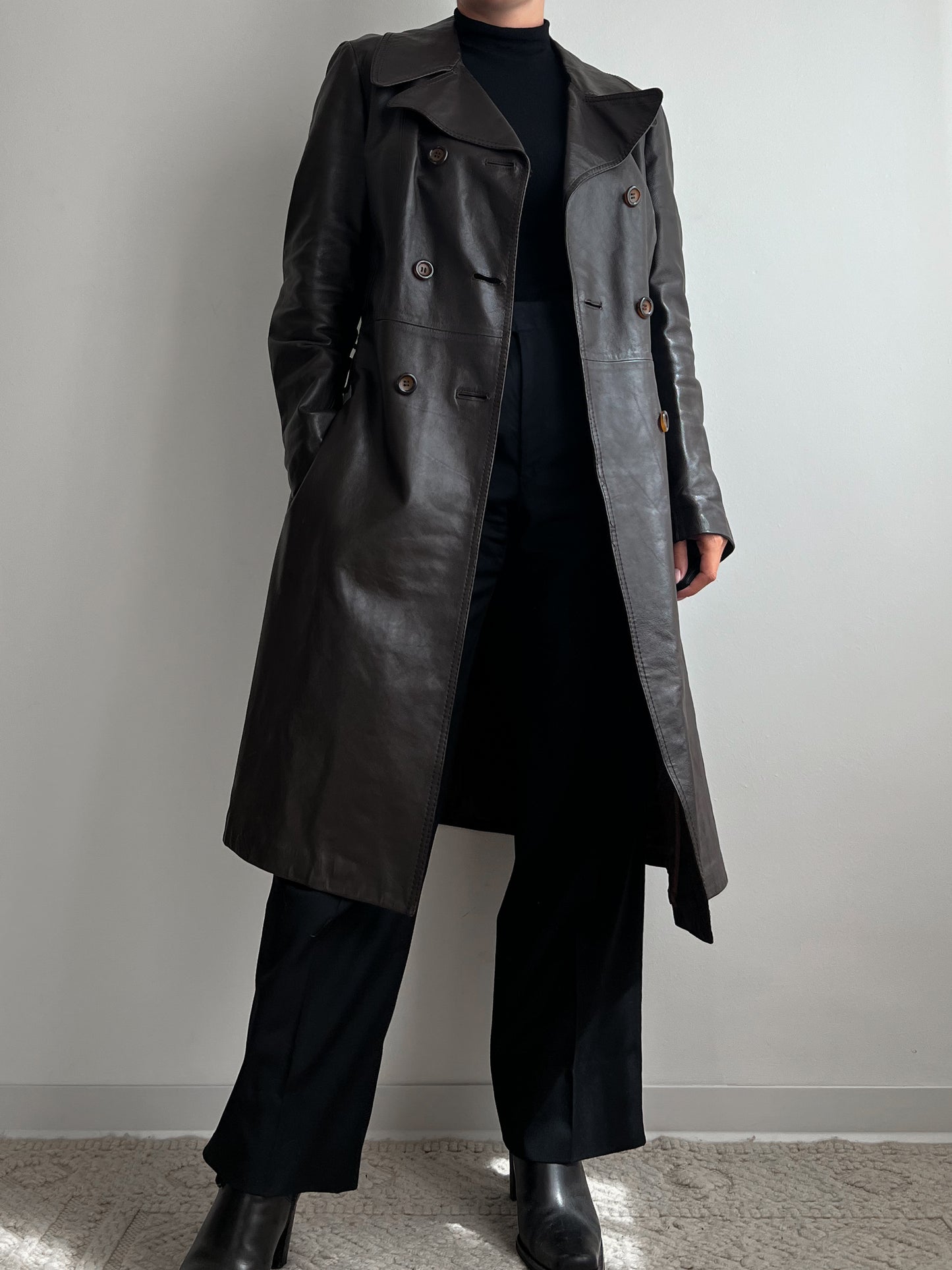 Trench in pelle marrone