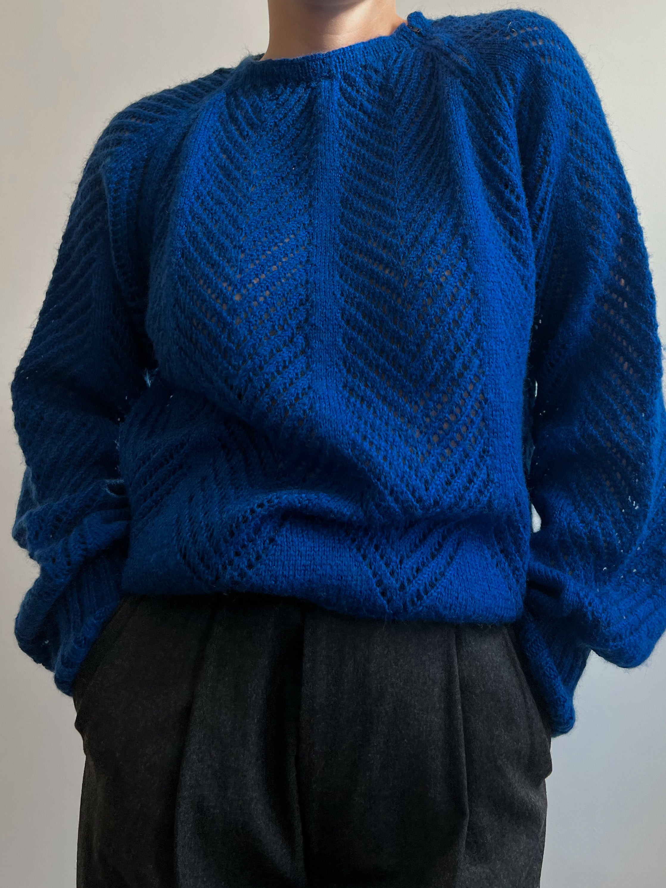 Pure wool embroidered blue pull – Unlis Selection