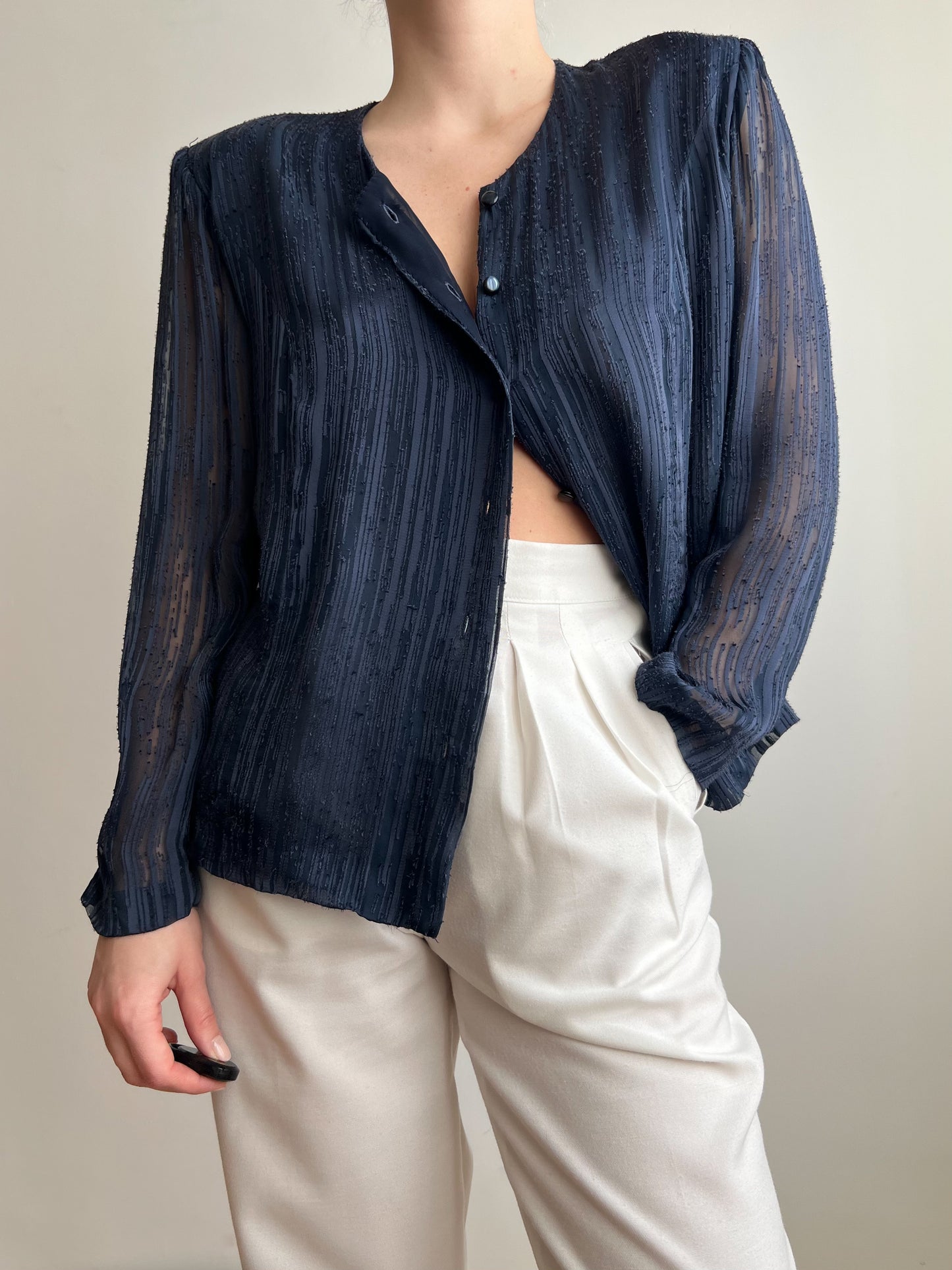 Blusa sartoriale blu in seta