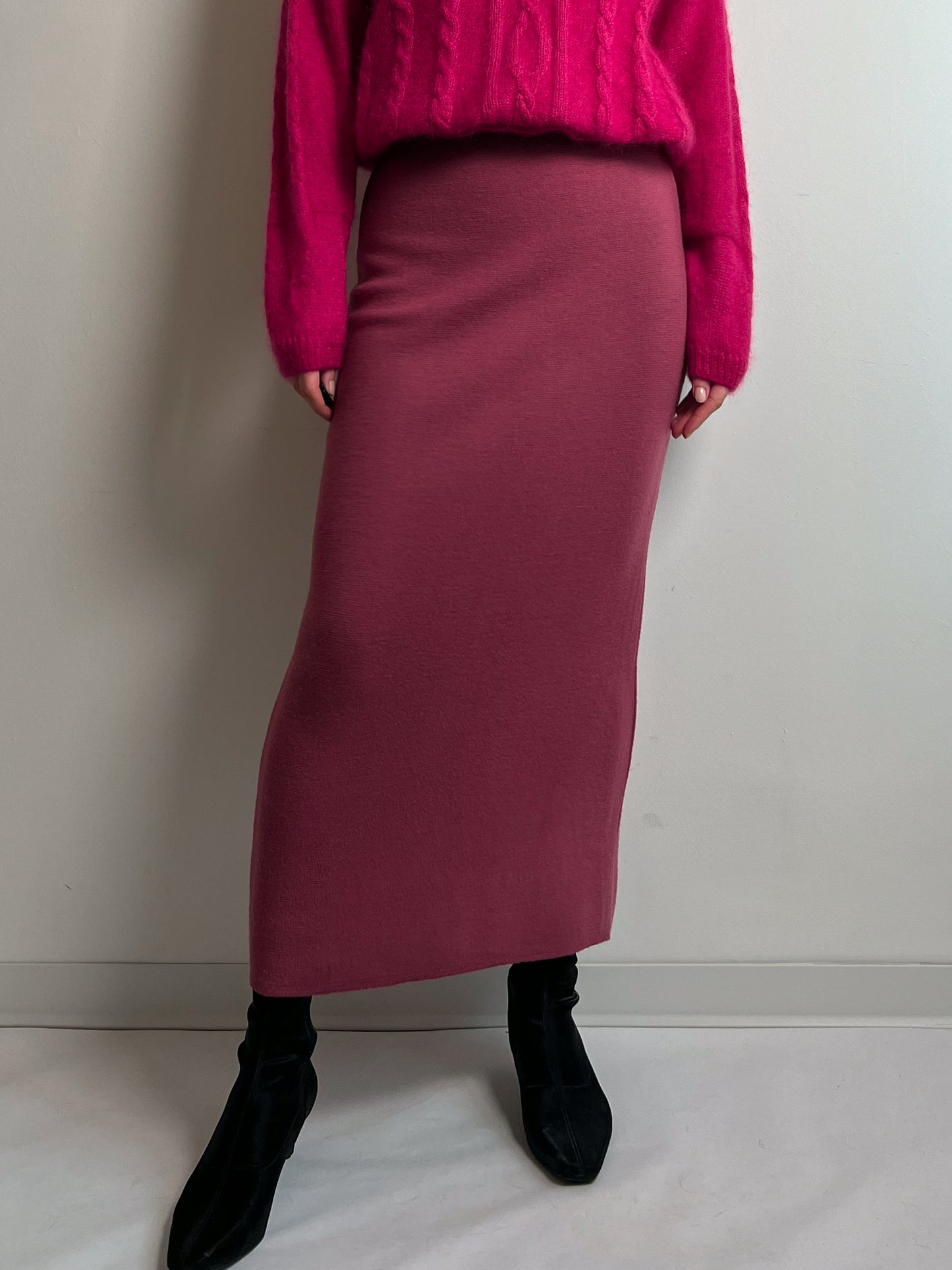 Pure virgin wool pink midi skirt