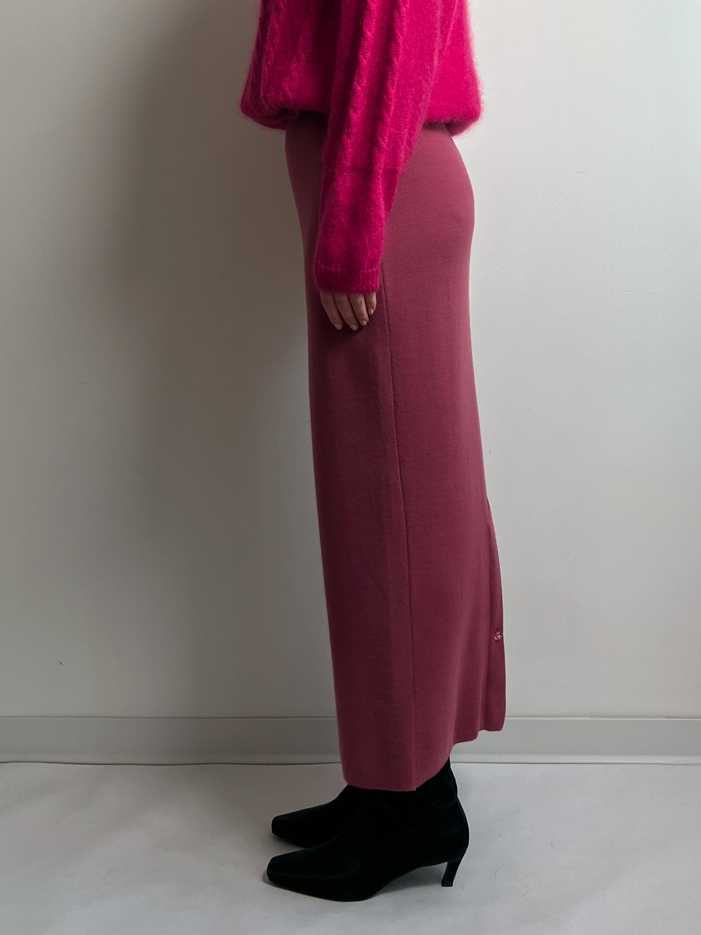 Pure virgin wool pink midi skirt