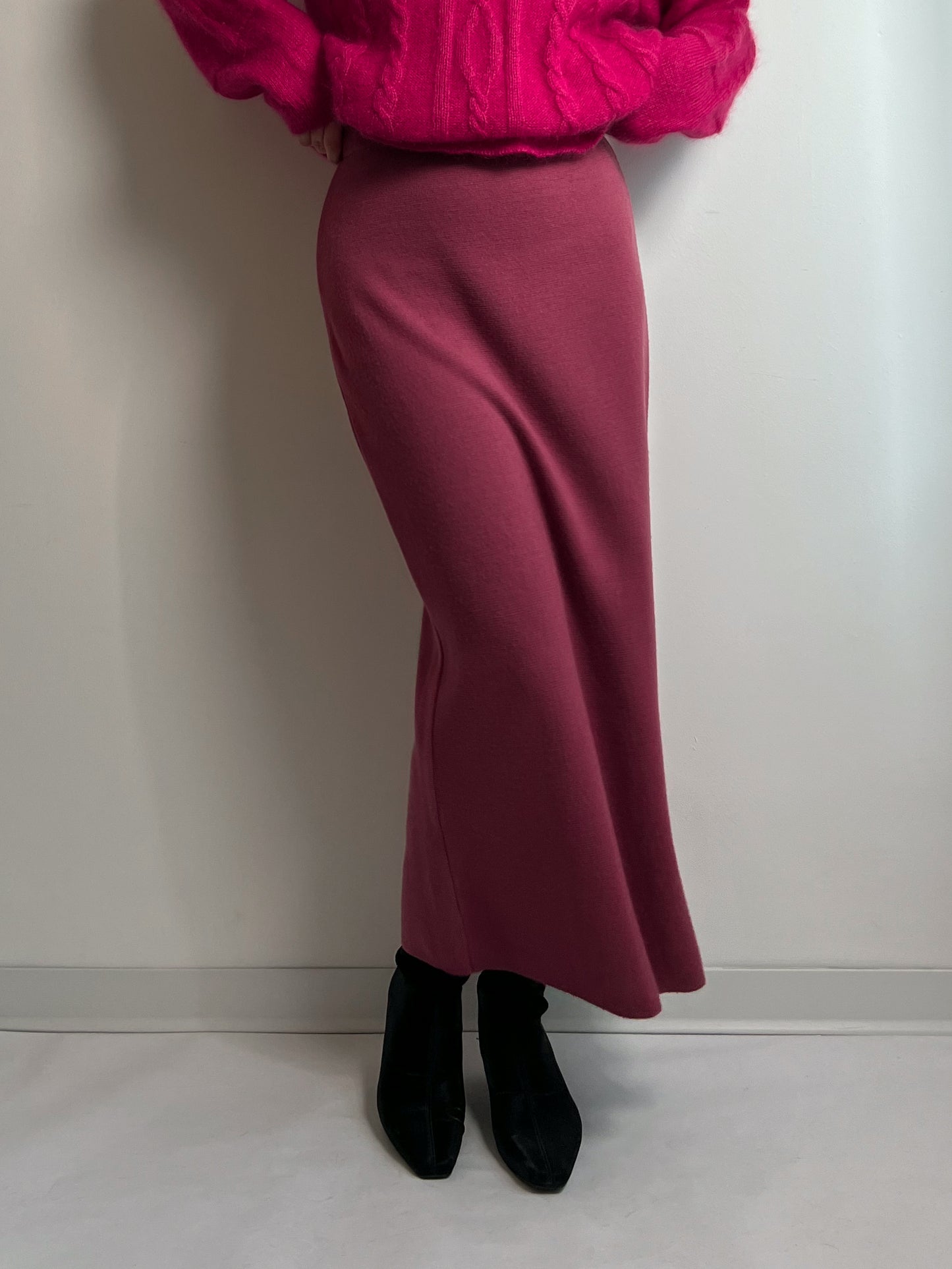 Pure virgin wool pink midi skirt