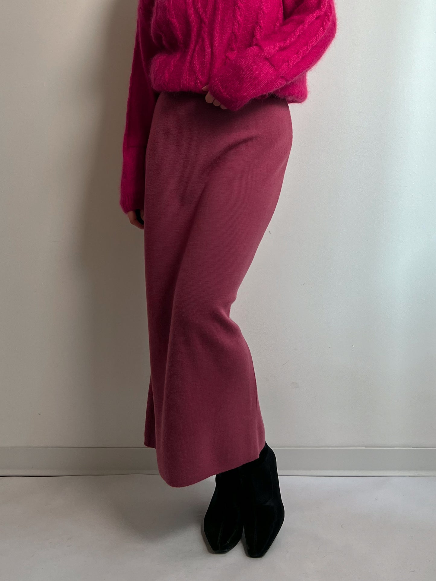 Pure virgin wool pink midi skirt