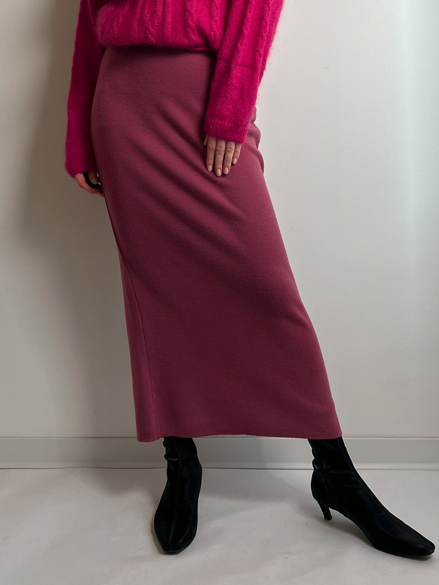 Pure virgin wool pink midi skirt