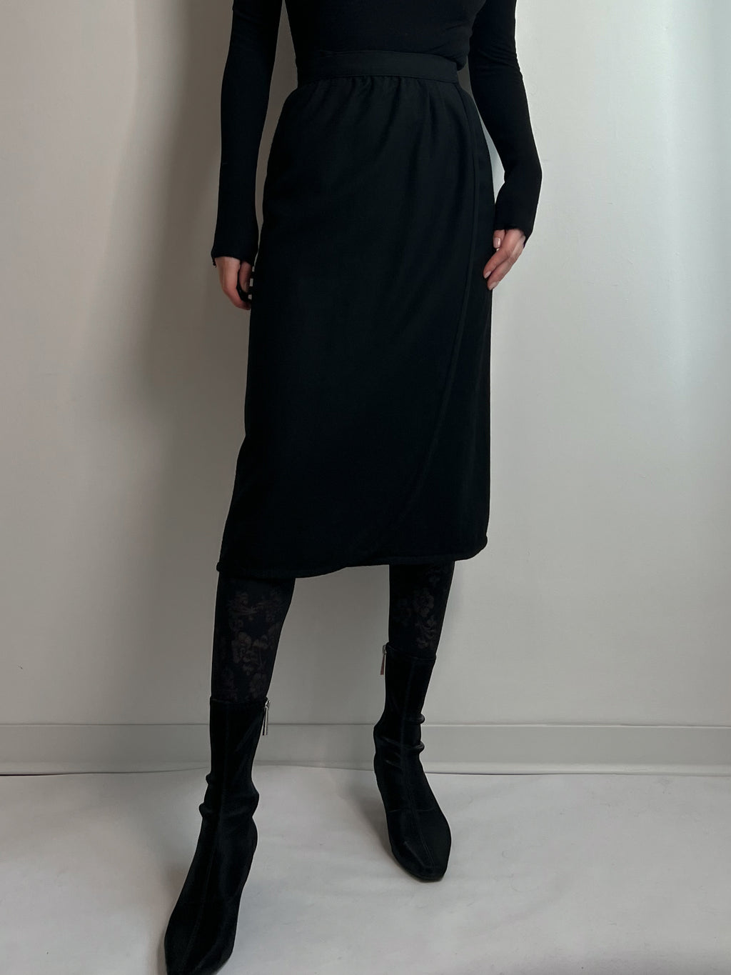 Pure wool black midi skirt
