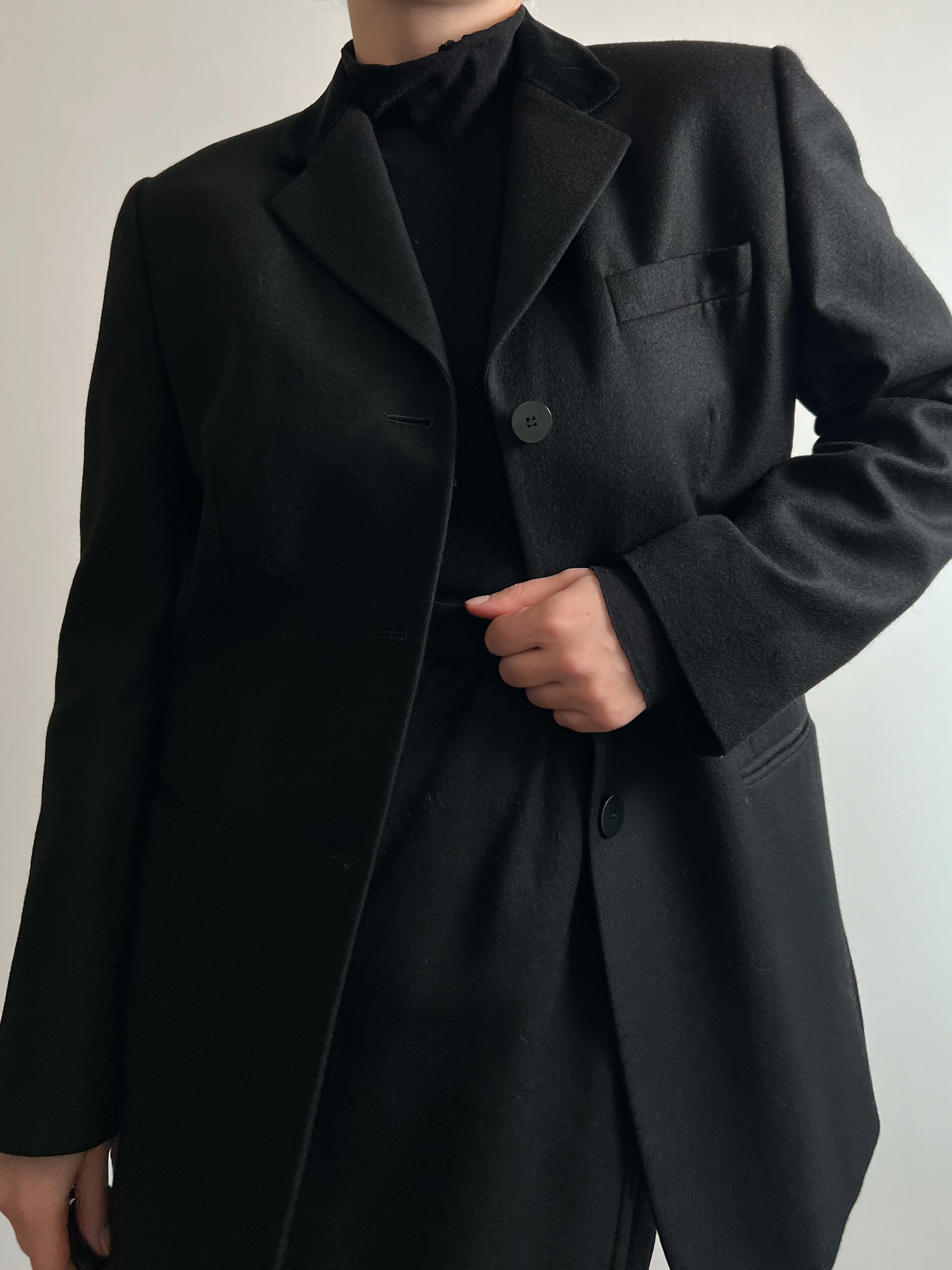 Pure virgin wool and velvet black blazer