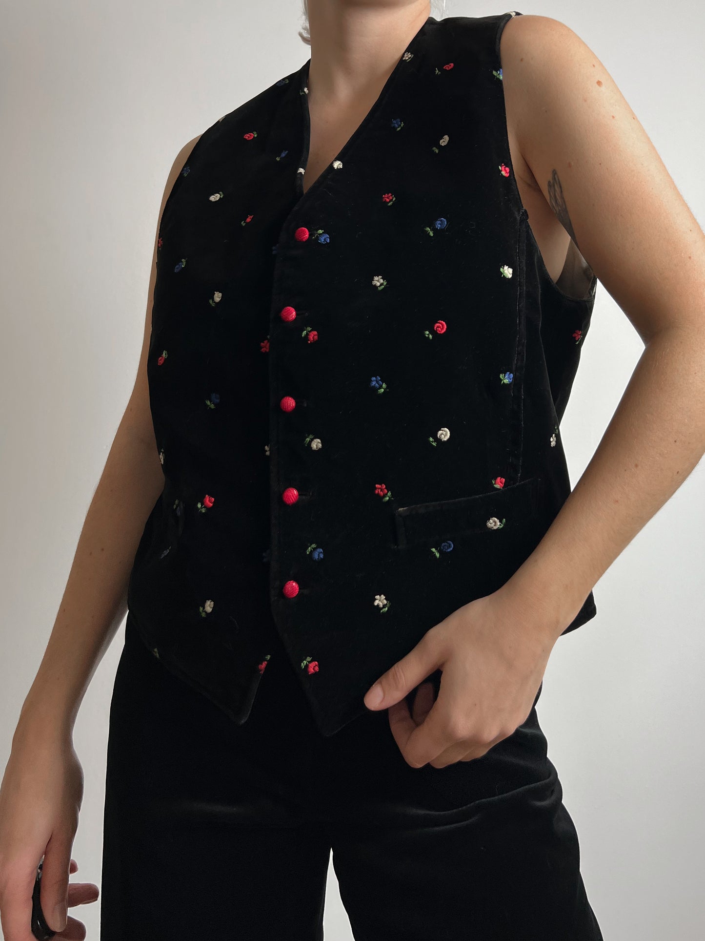 Velvet embroidered black vest