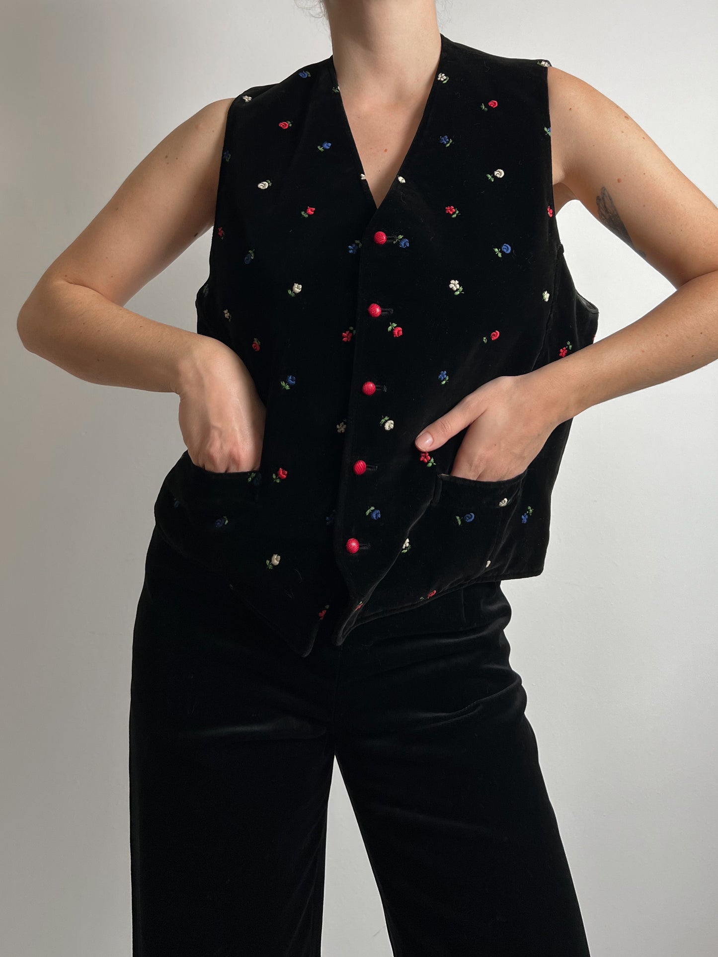 Velvet embroidered black vest