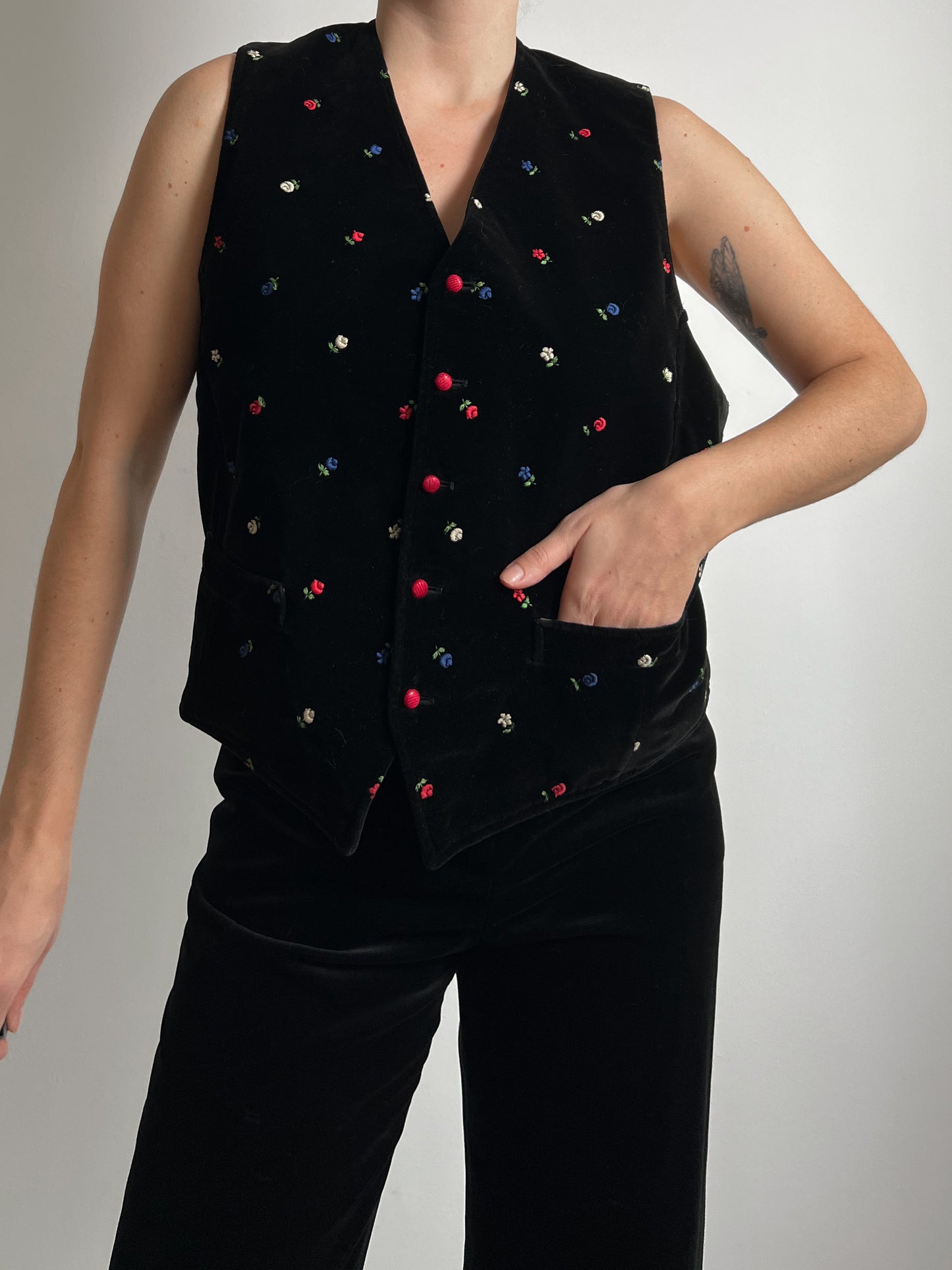 Velvet embroidered black vest