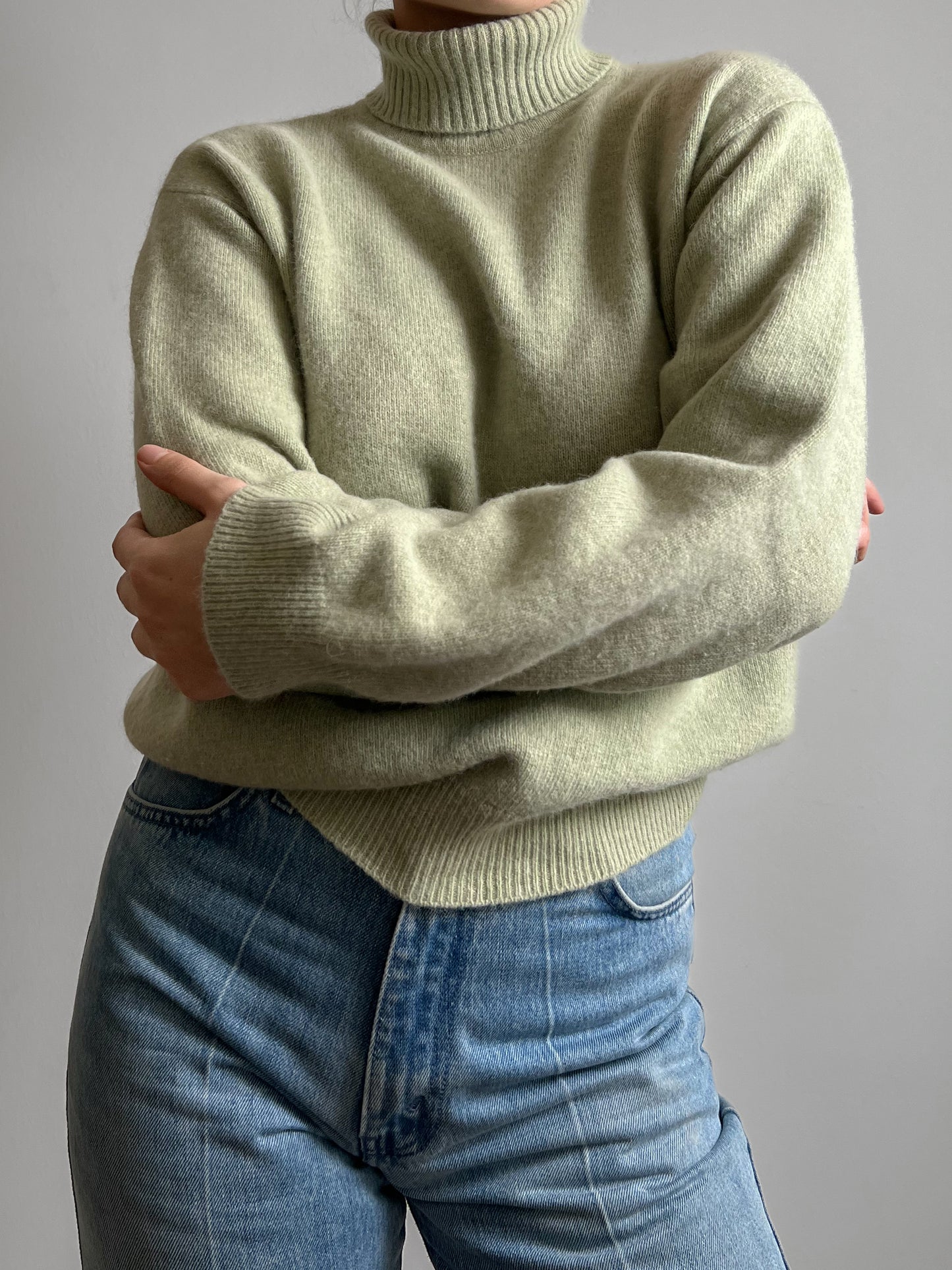 Pure wool green turtleneck pull