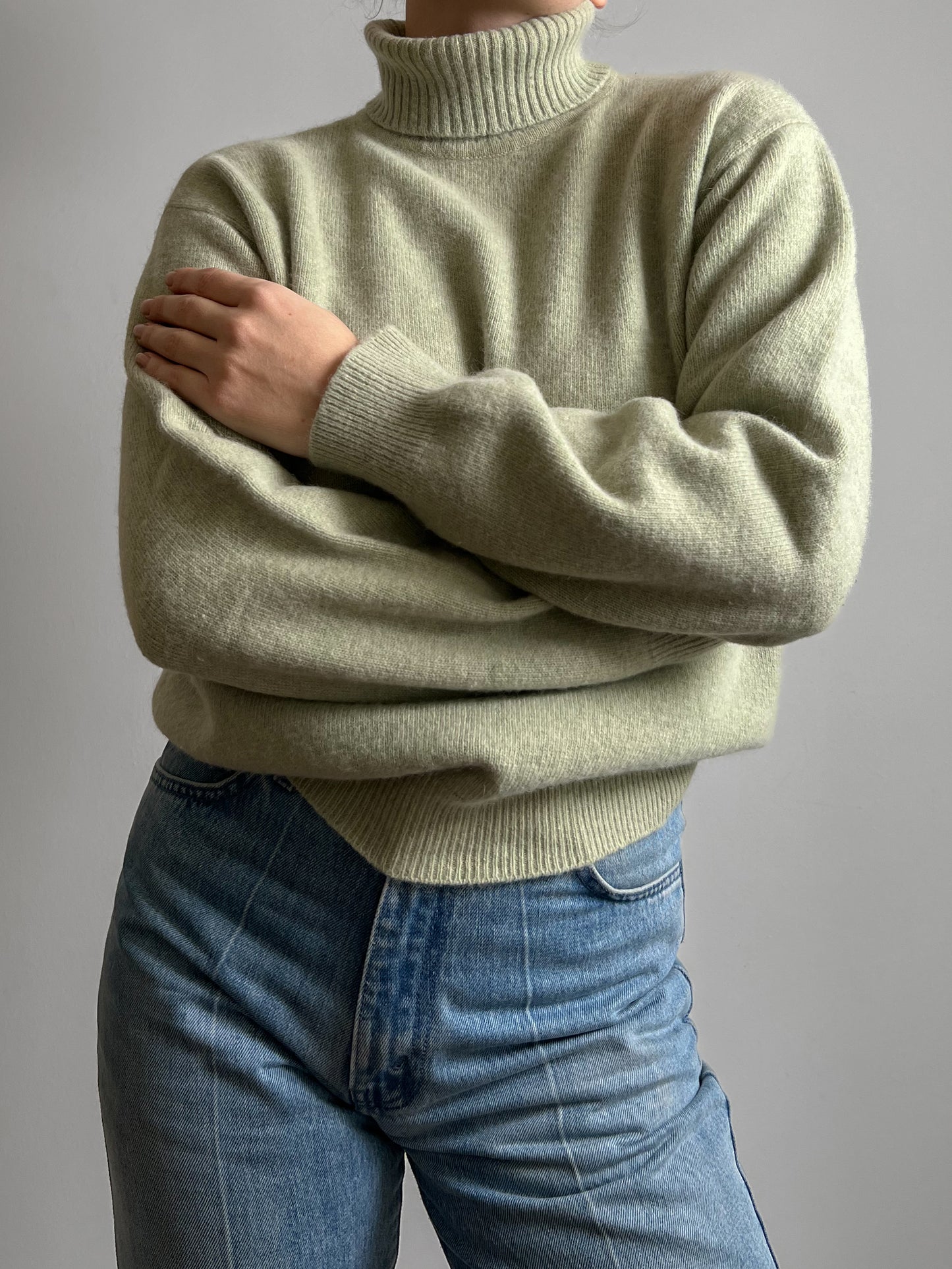 Pure wool green turtleneck pull