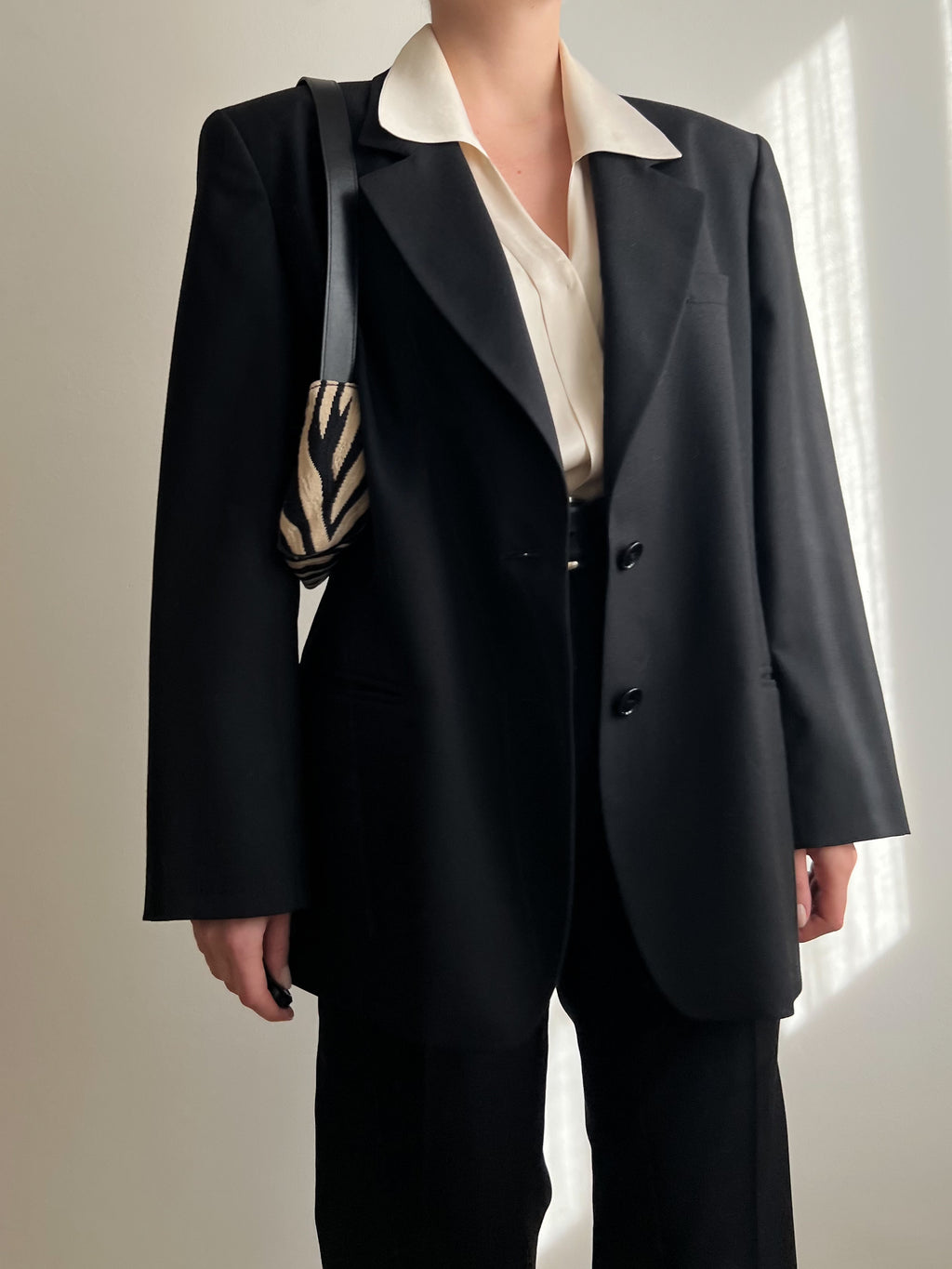 Blazer nero in fresco di lana