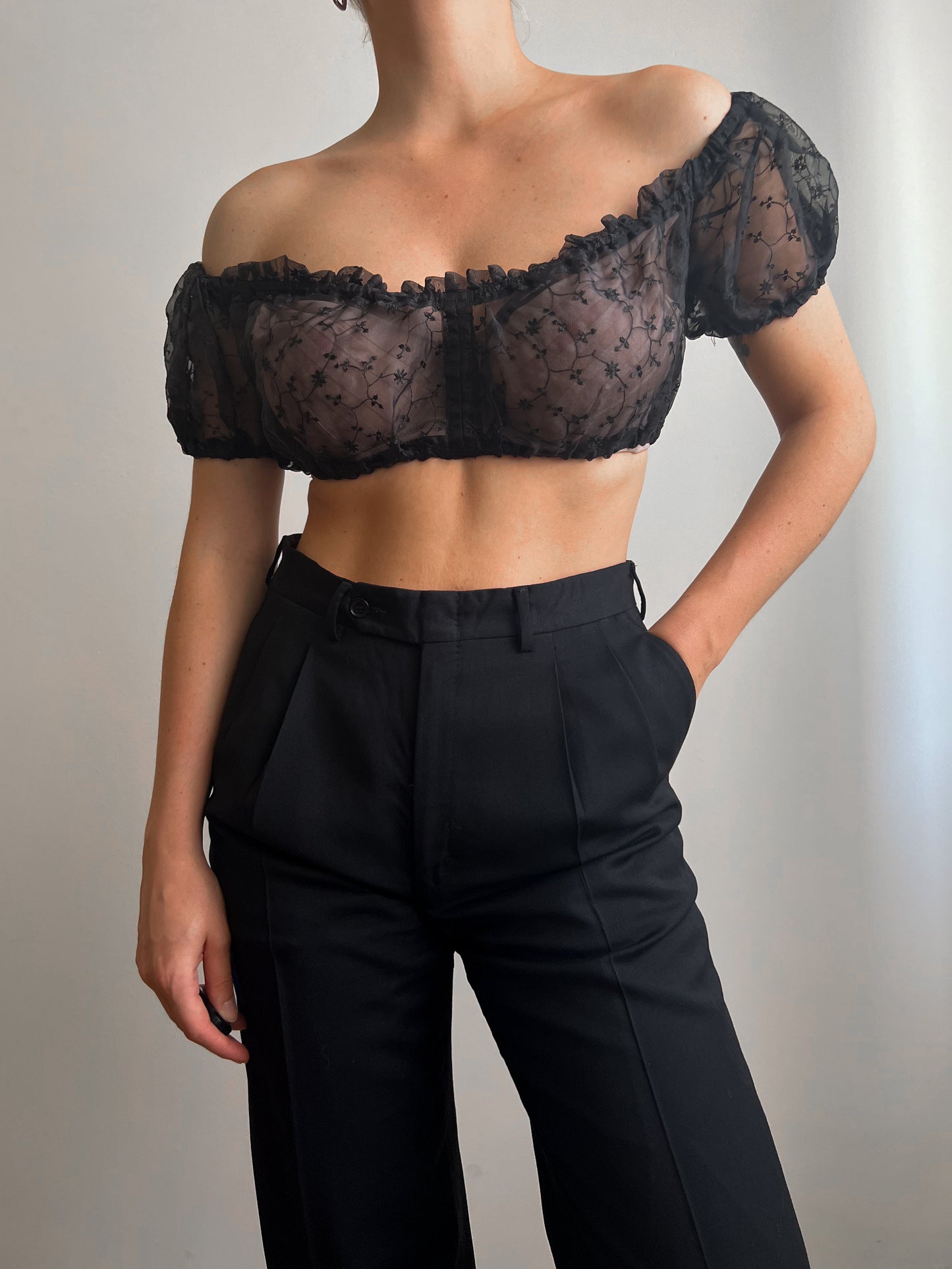 Top nero in organza