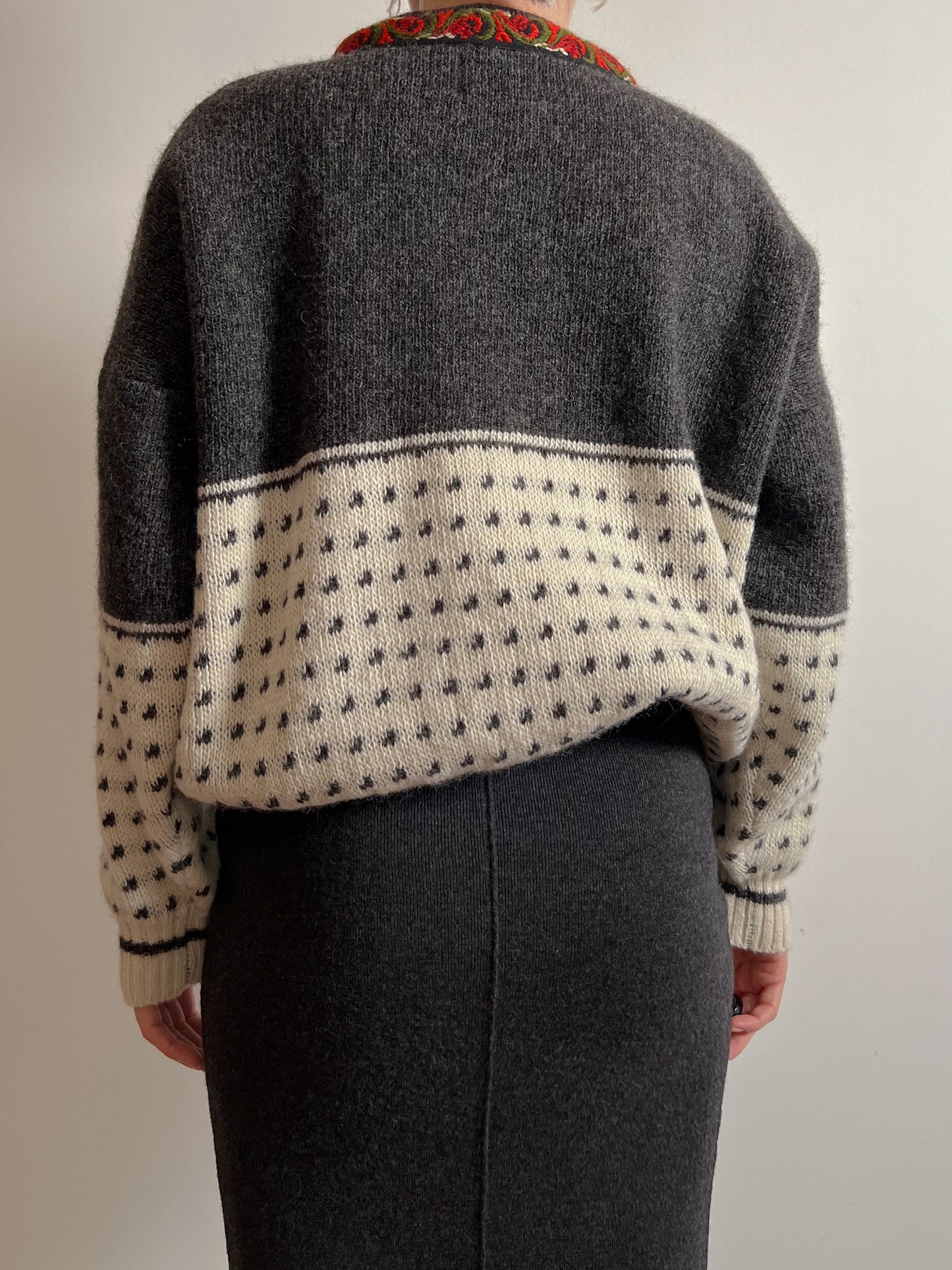 Pure wool embroidered pull