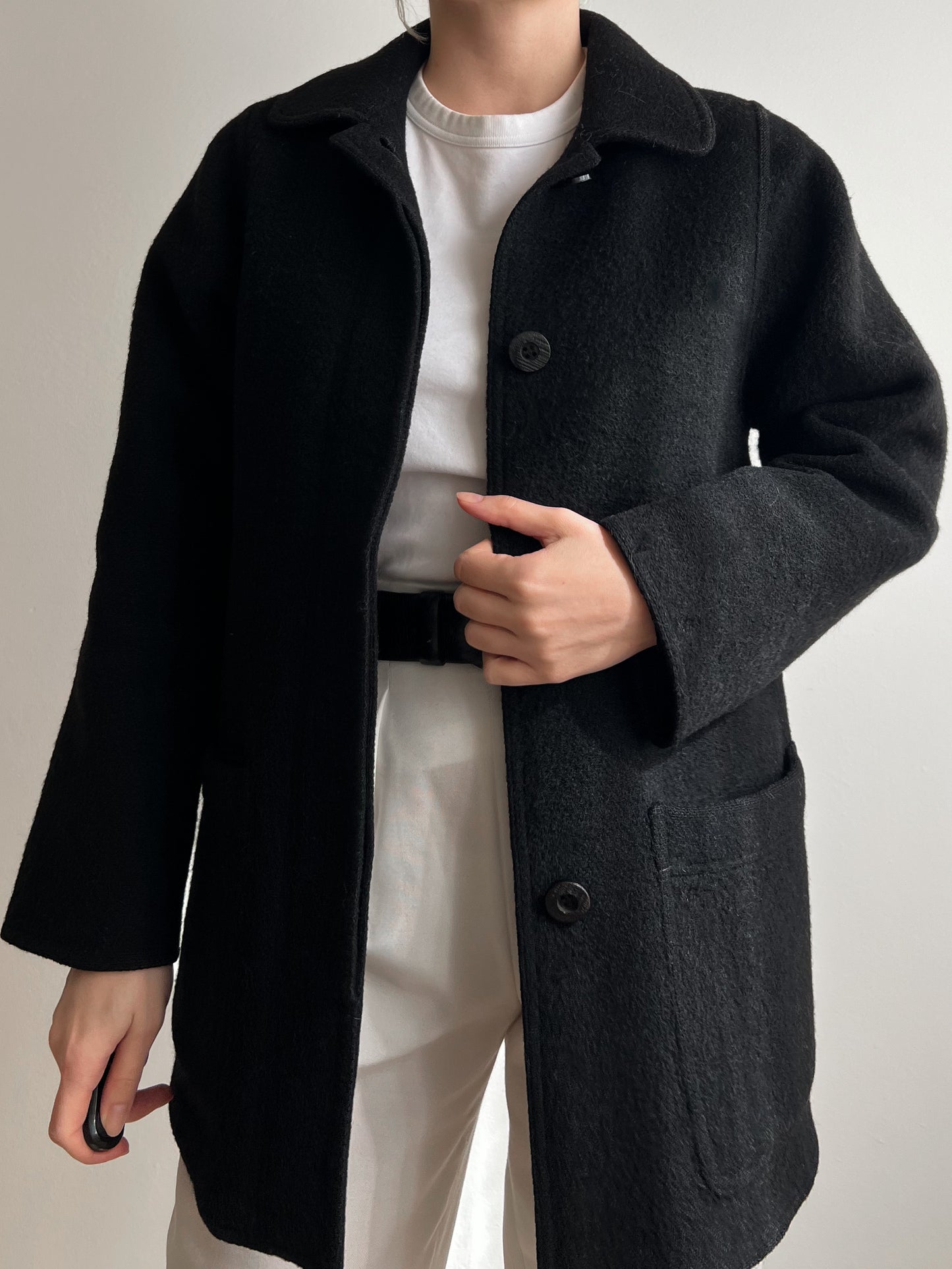 Cappotto nero in pura lana vergine