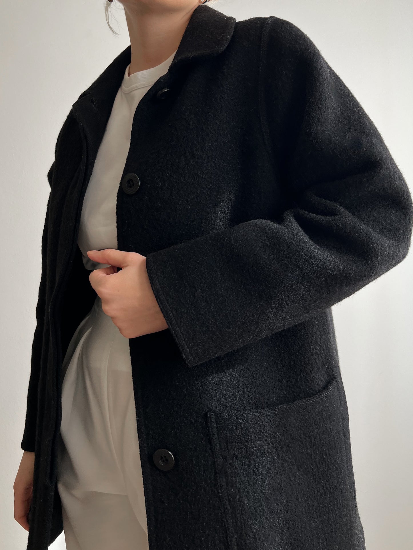 Cappotto nero in pura lana vergine