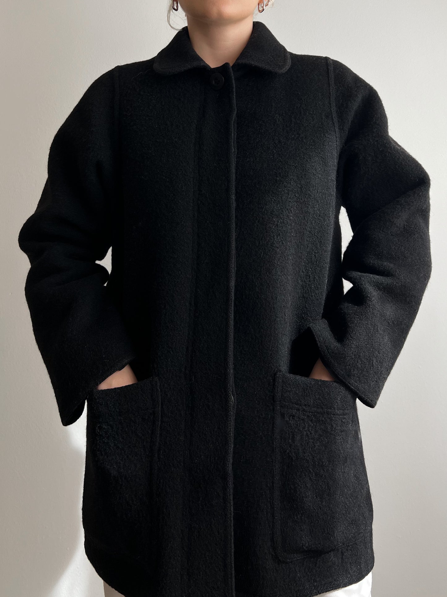 Cappotto nero in pura lana vergine