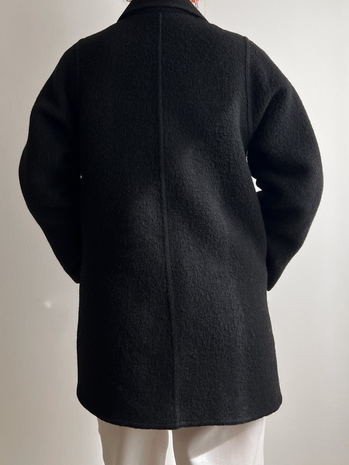 Cappotto nero in pura lana vergine