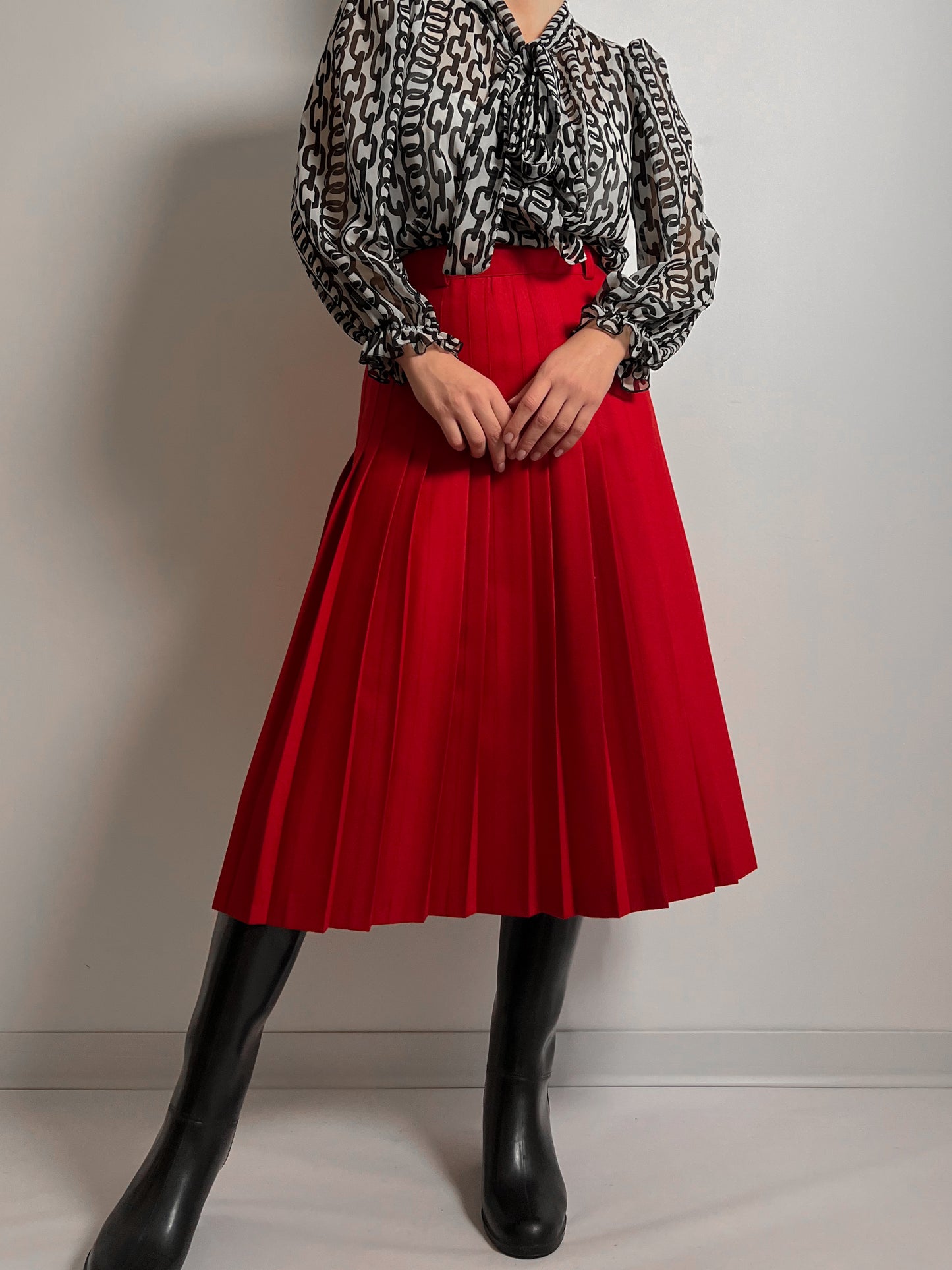 Pure virgin wool pleated red skirt