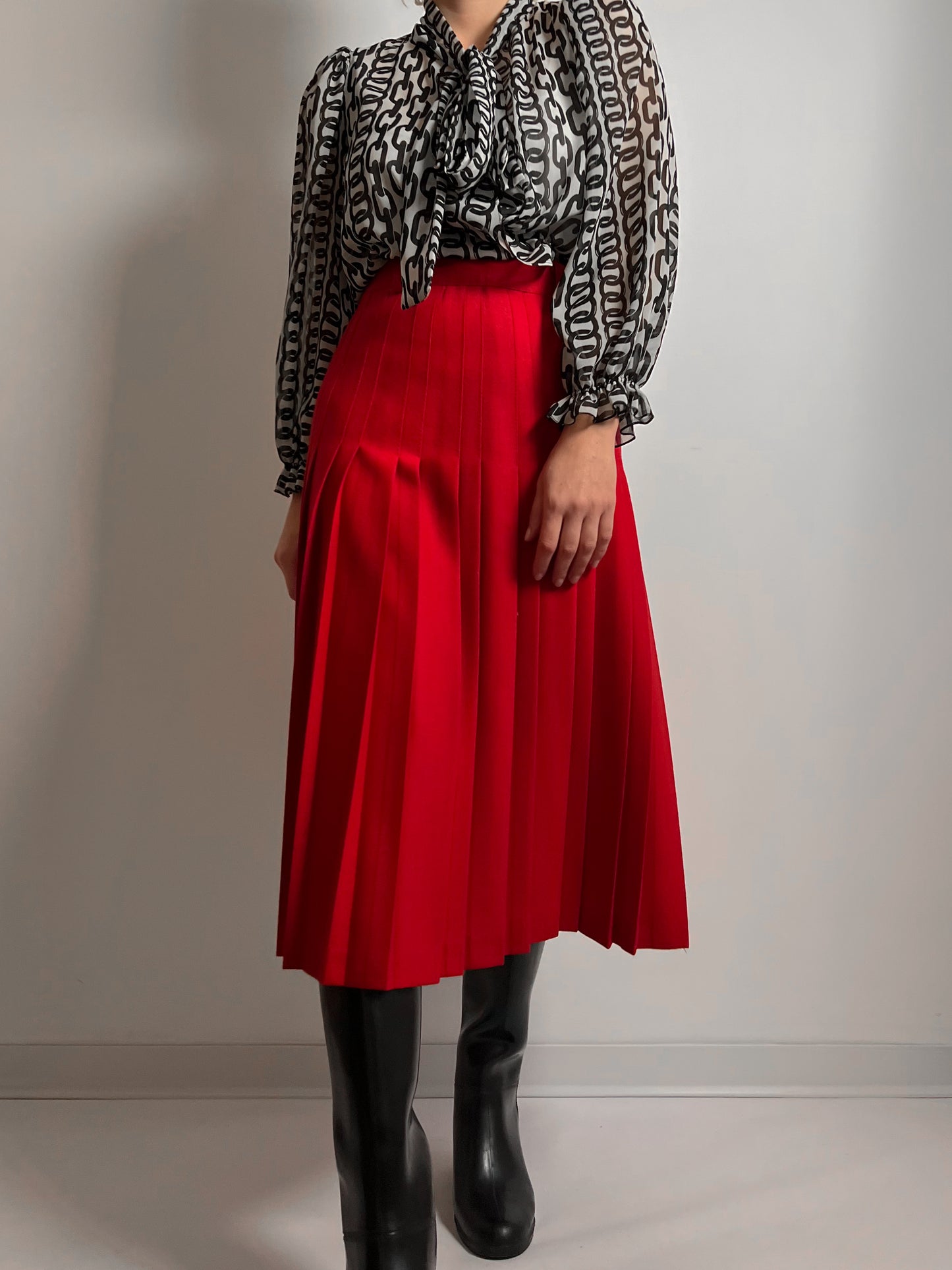 Pure virgin wool pleated red skirt