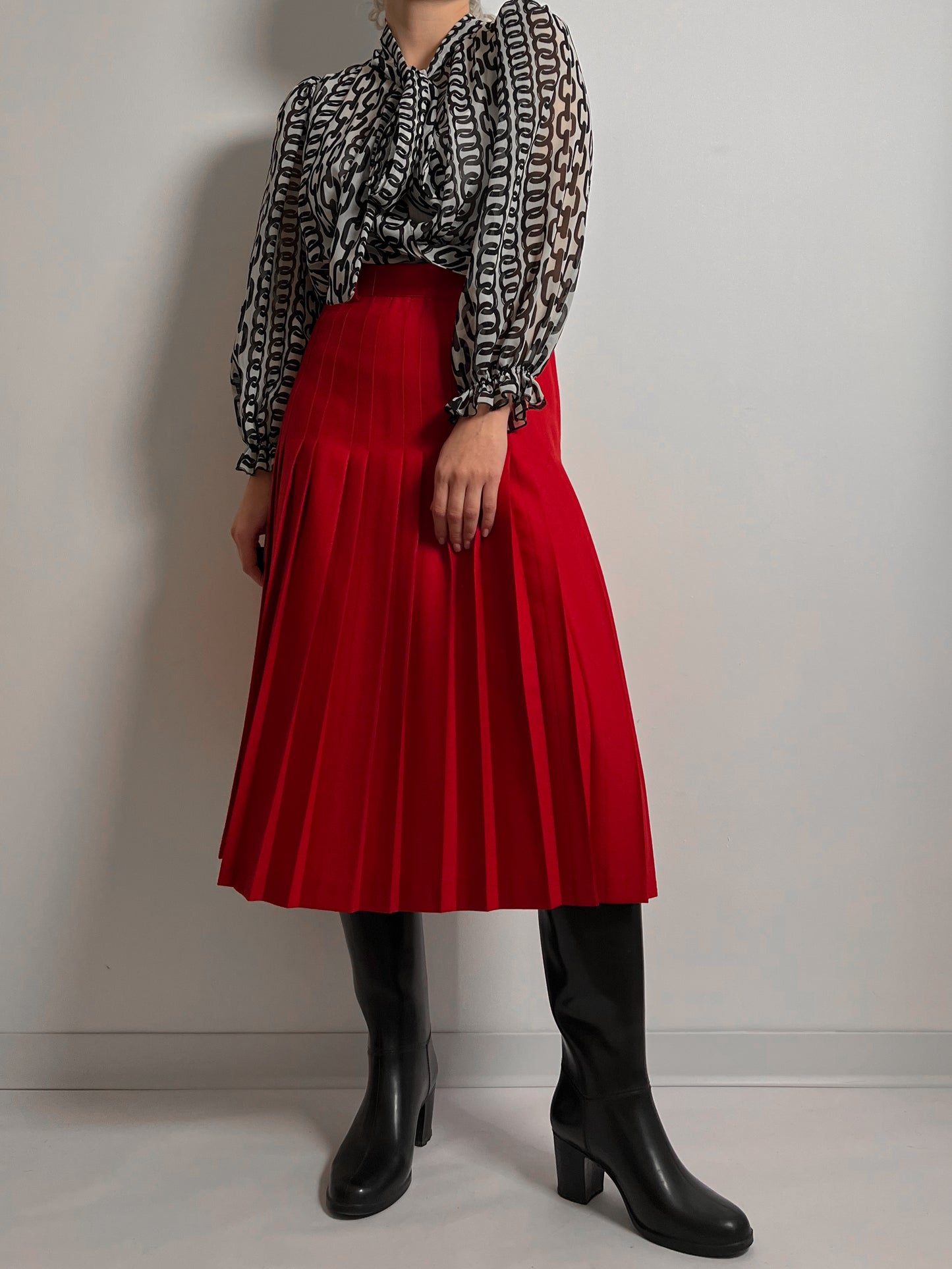 Pure virgin wool pleated red skirt