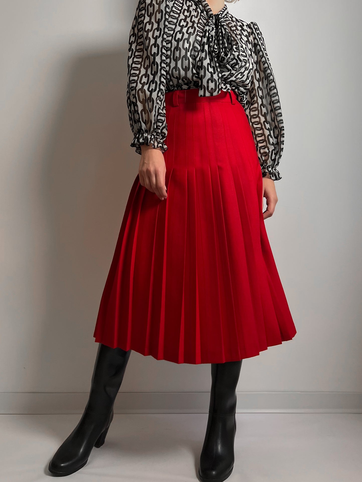 Pure virgin wool pleated red skirt