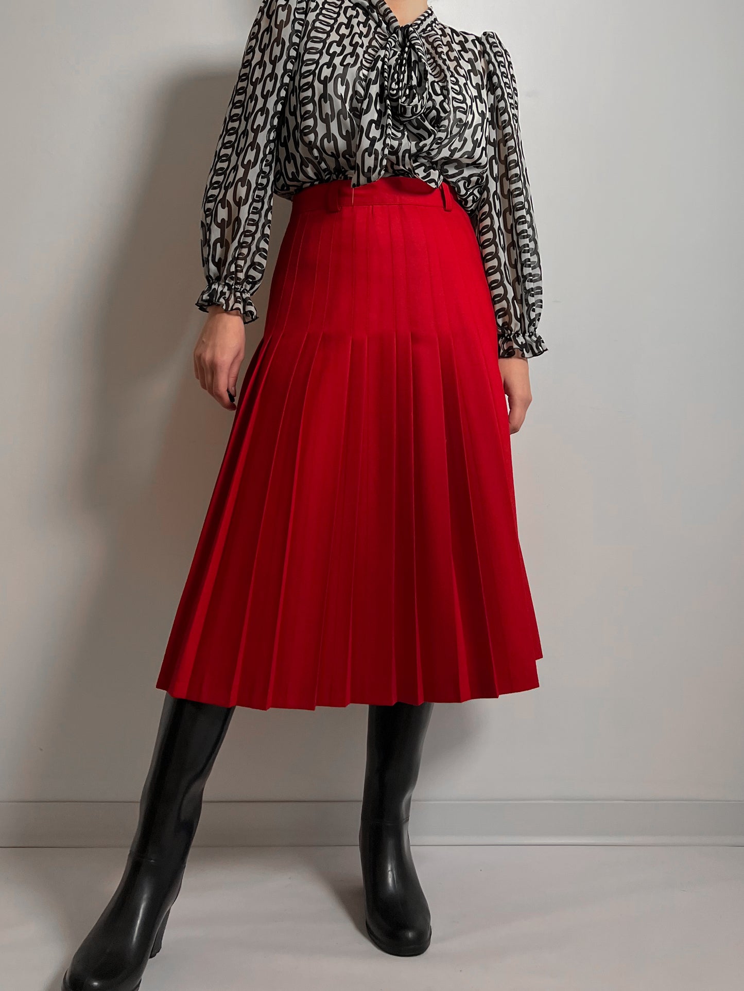 Pure virgin wool pleated red skirt