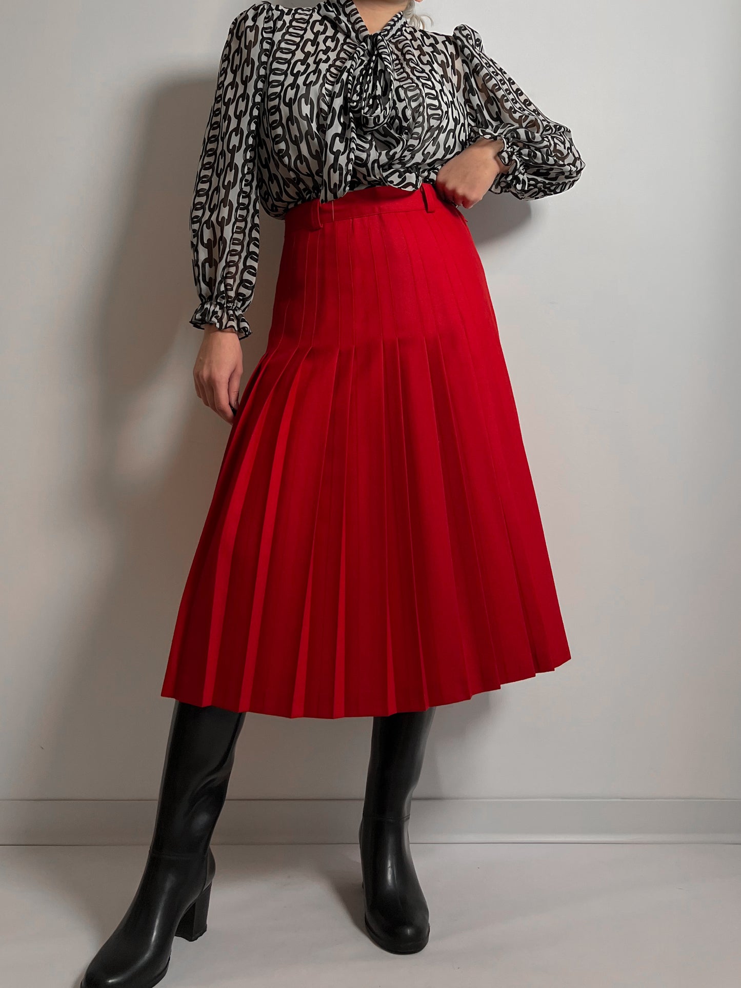 Pure virgin wool pleated red skirt