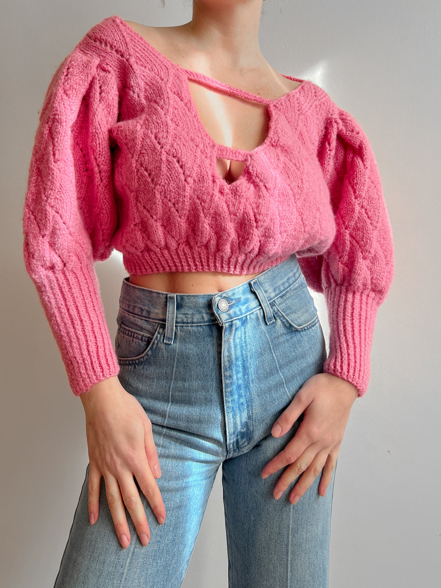 Pure wool embroidered pinky pull