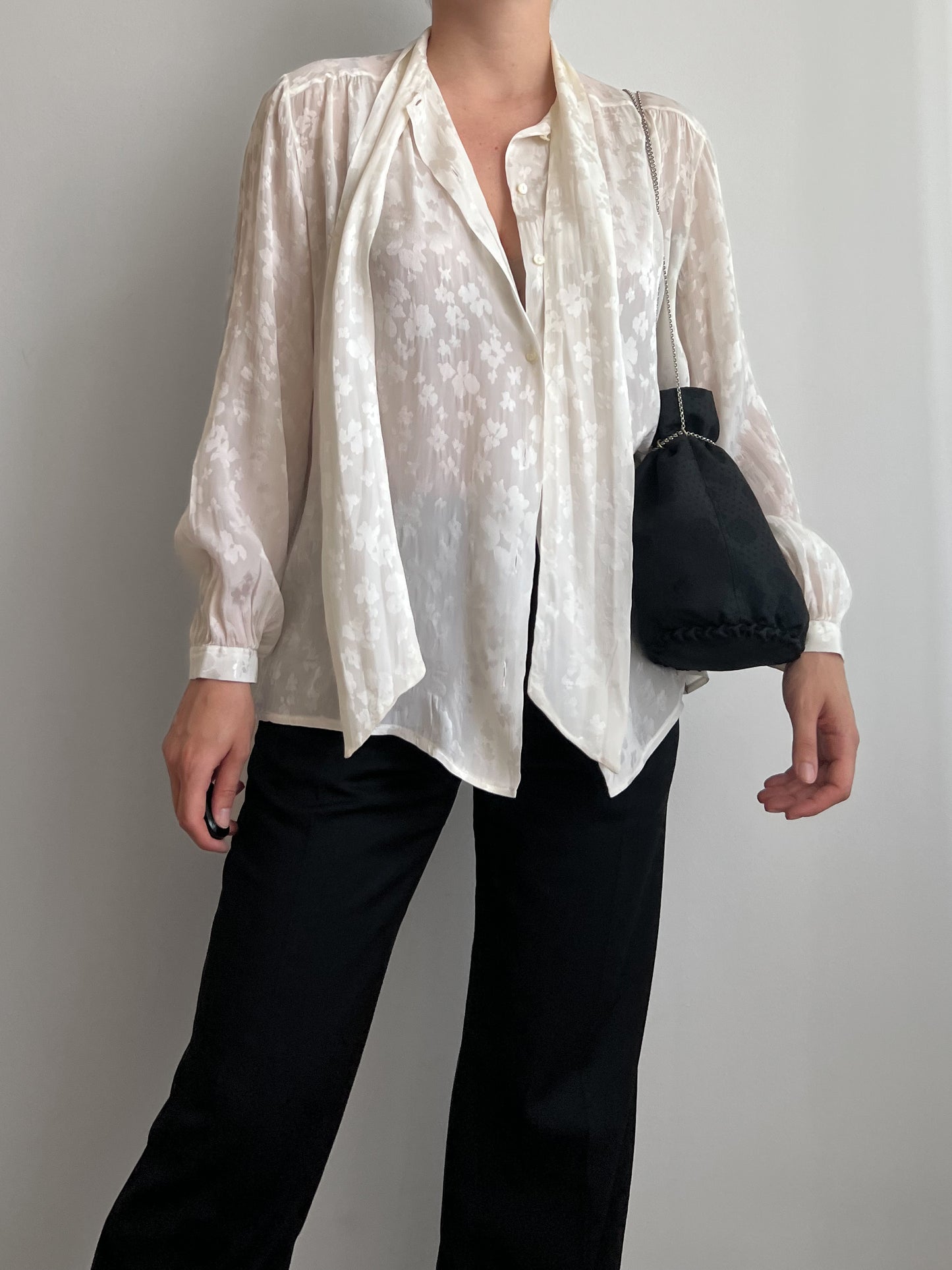 Blusa con fiocco in misto seta