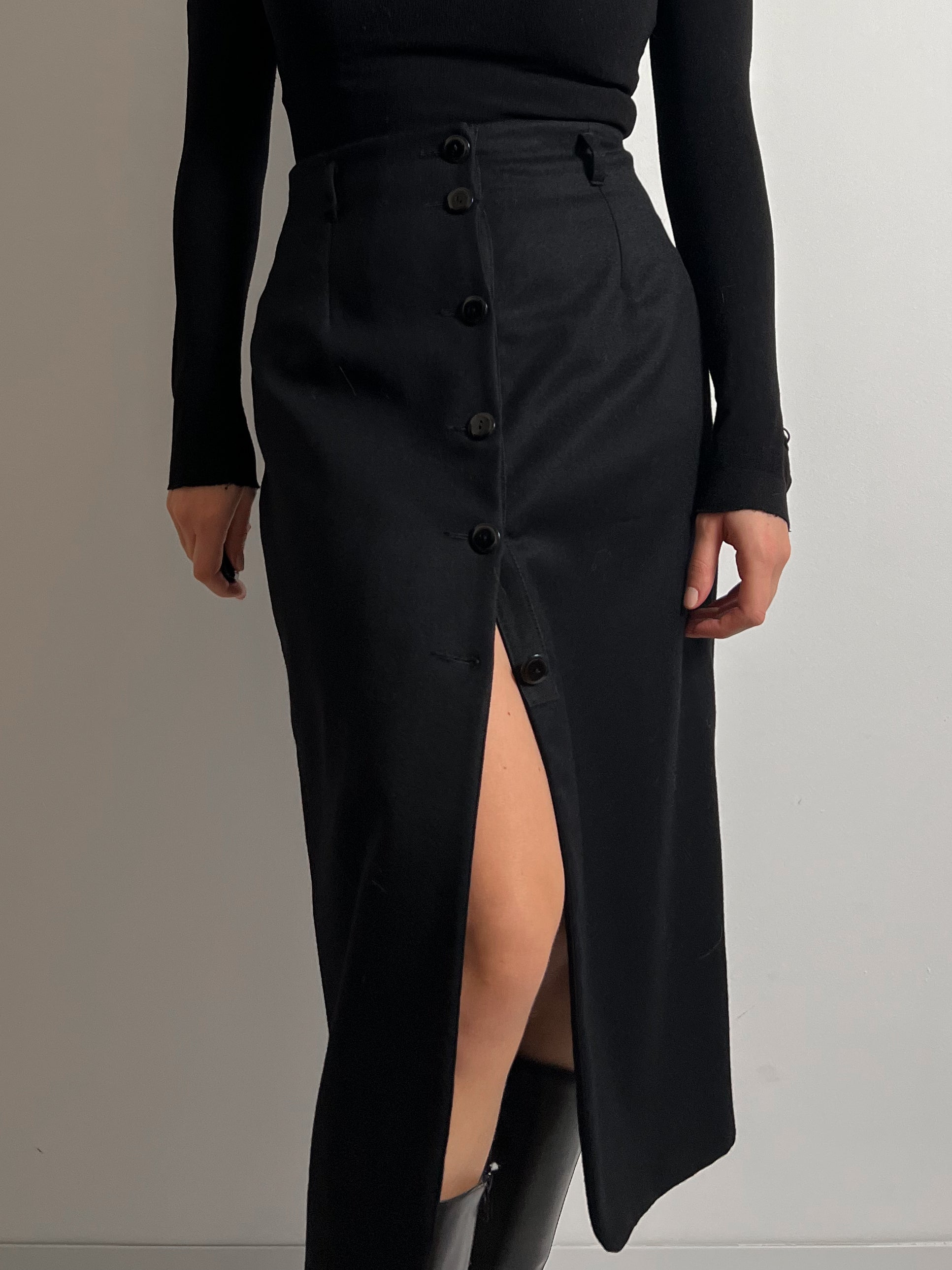 Pure virgin wool black longuette