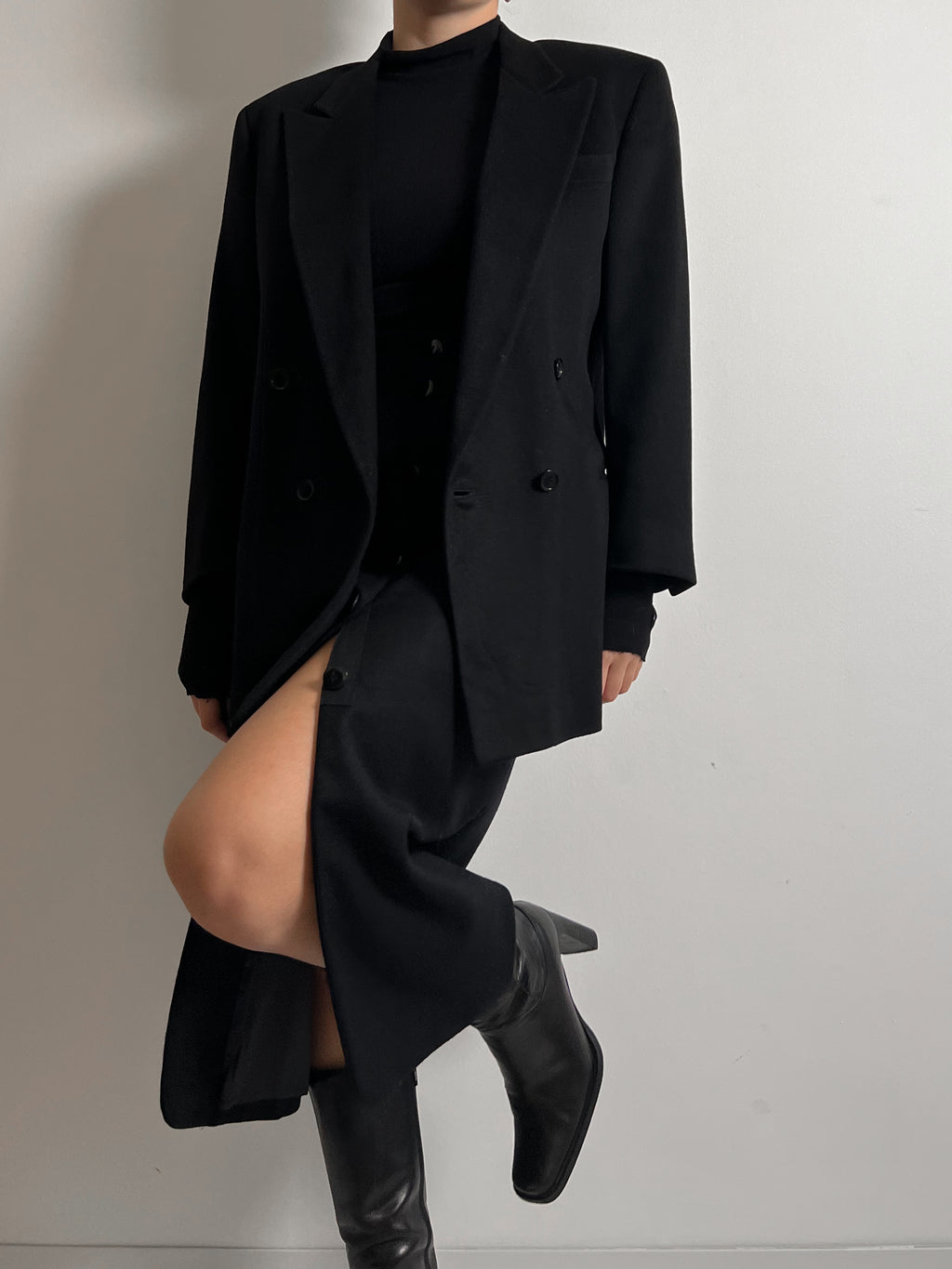 Pure virgin wool black longuette