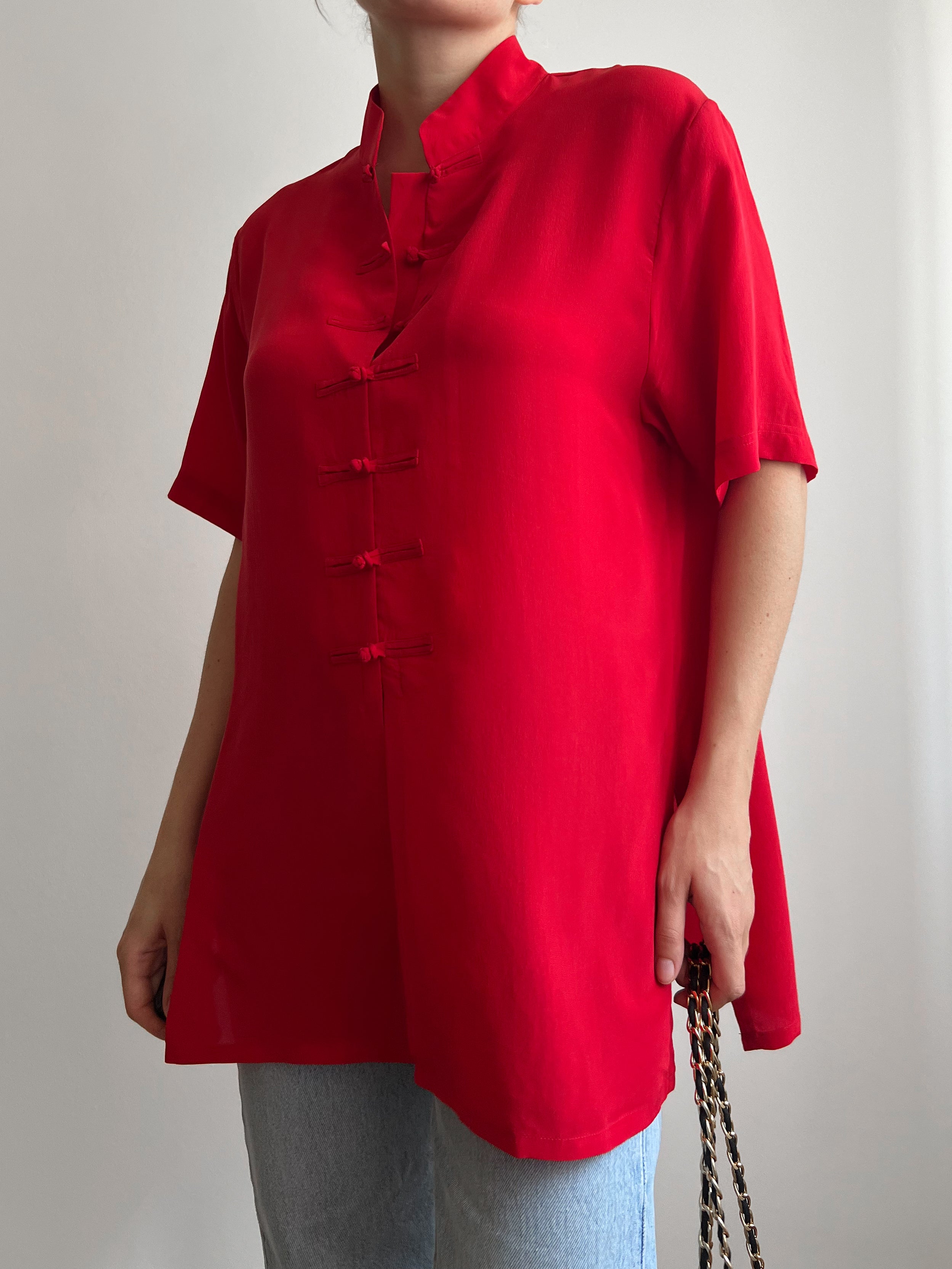 Blusa rossa in seta