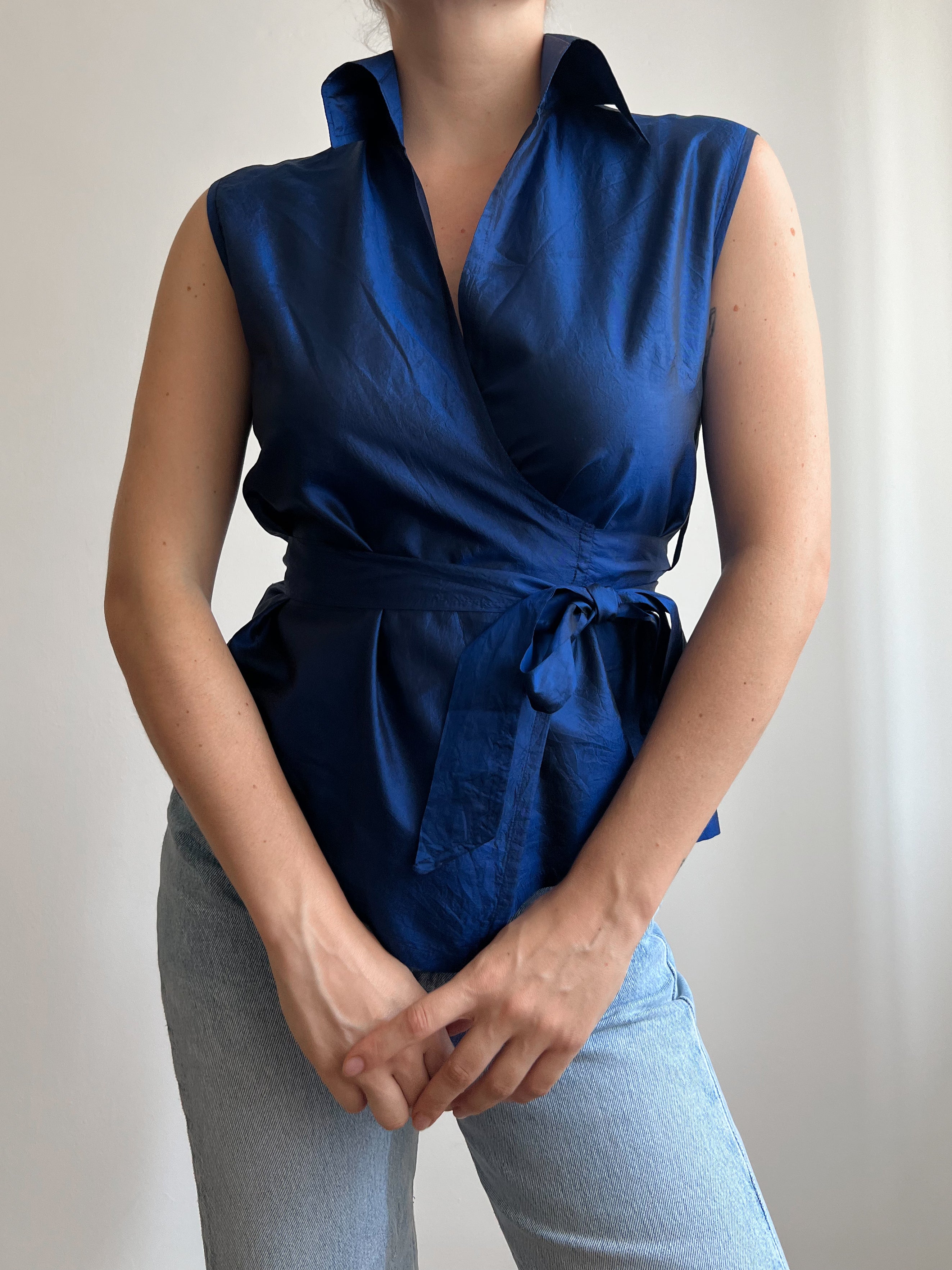 Top blu in seta
