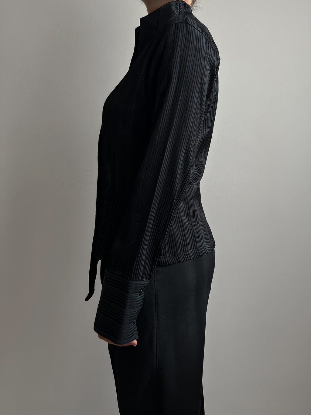 Blusa nera in cotone e viscosa