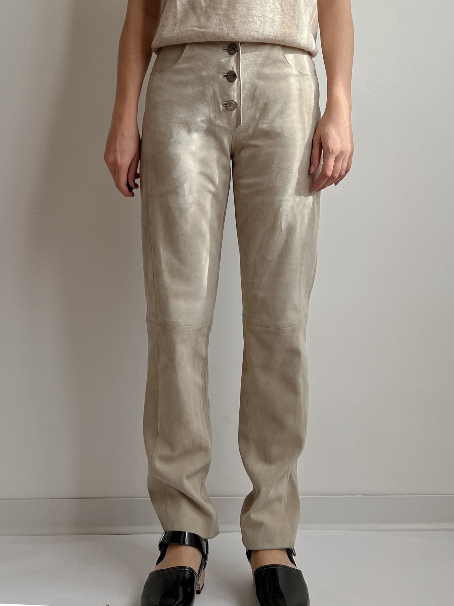 Pantaloni in suede color sabbia