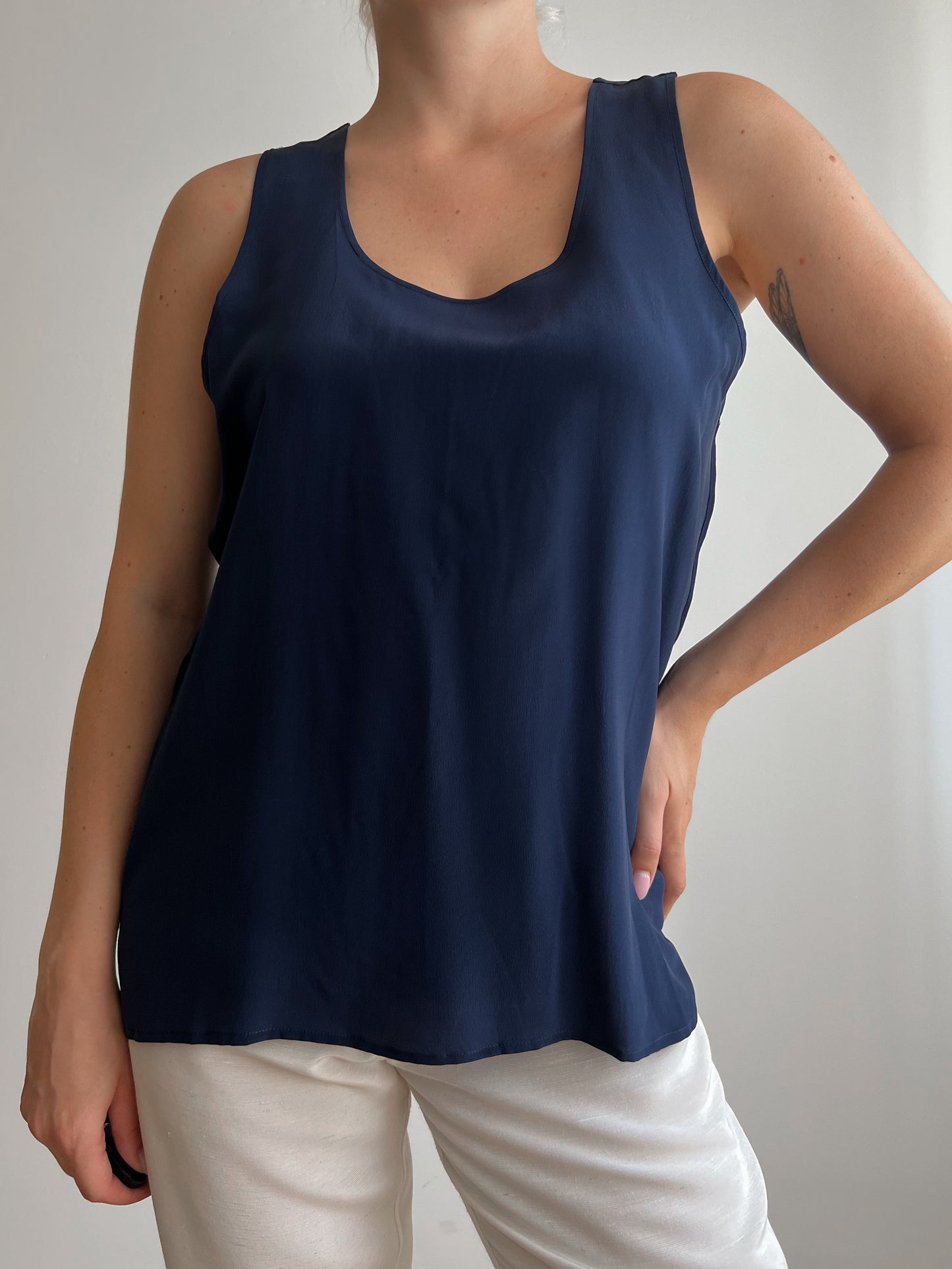 Top blu in seta