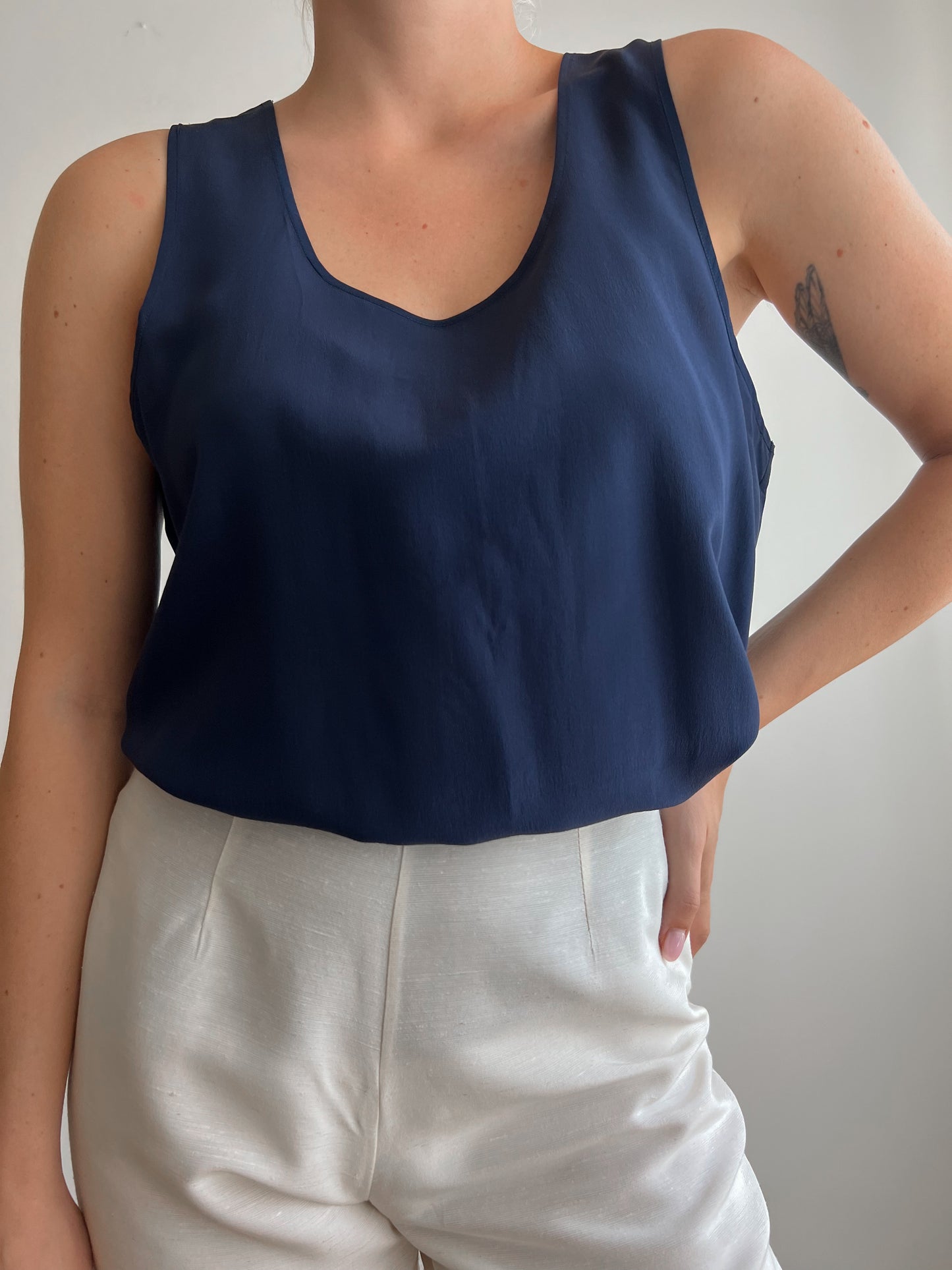 Top blu in seta