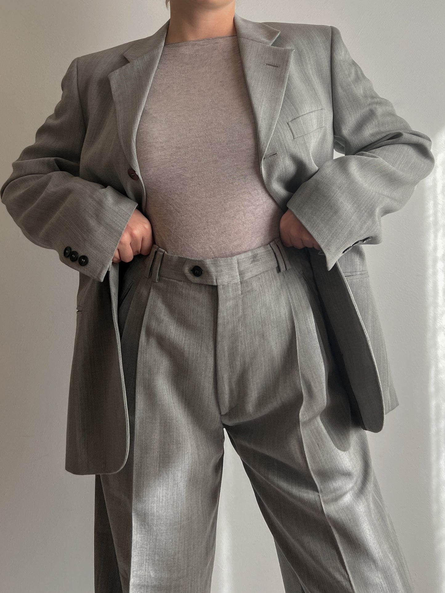 Wool and viscose light grey suit