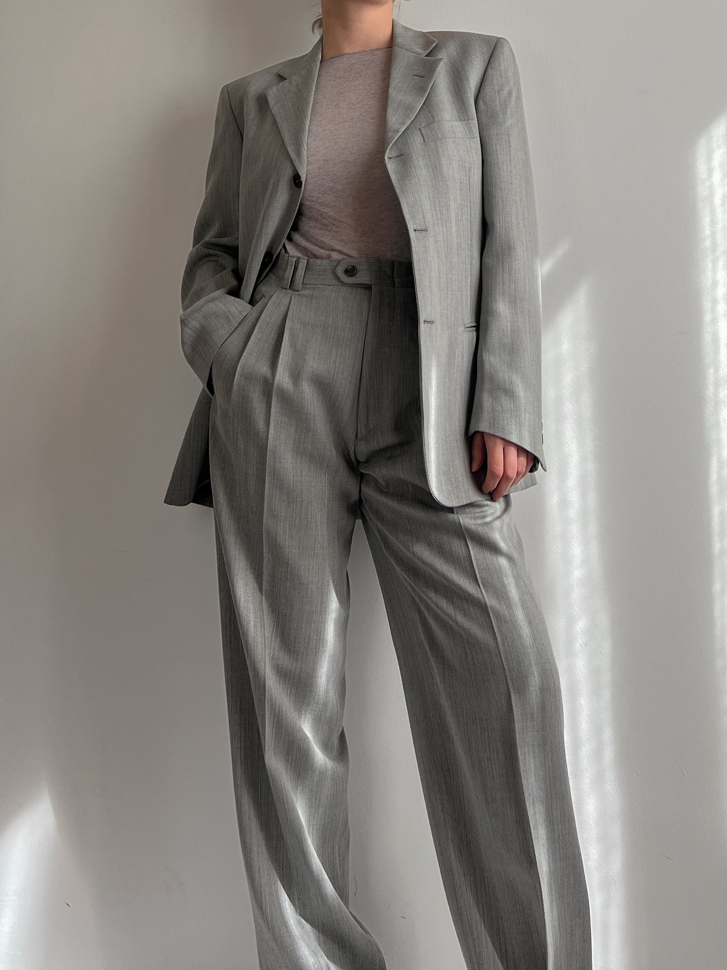 Wool and viscose light grey suit