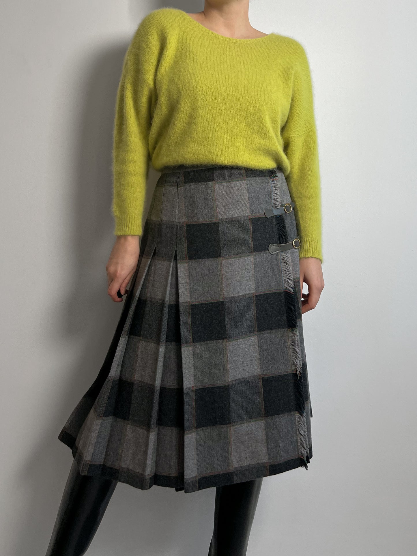 Pure wool pleated grey skirt