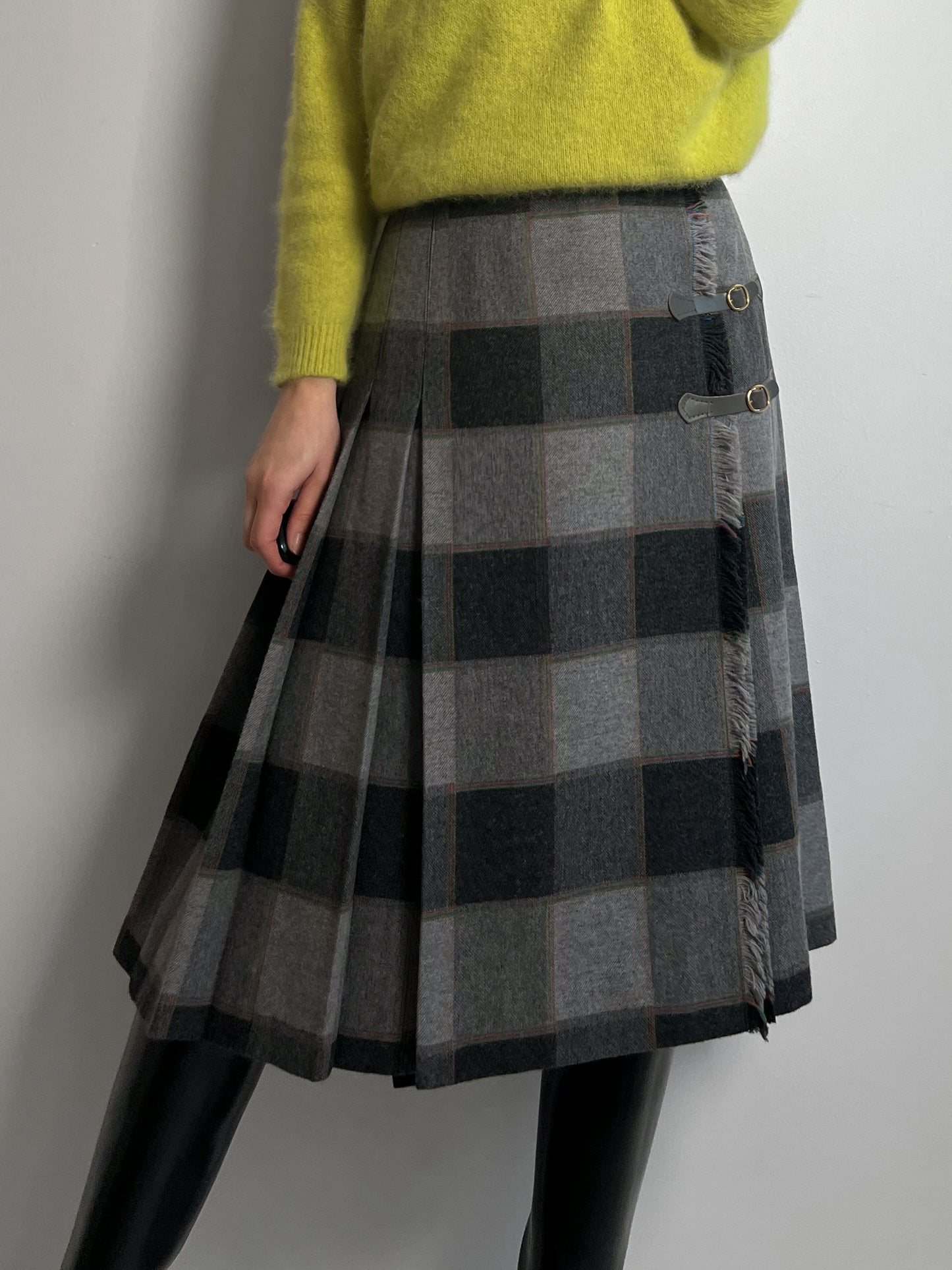 Pure wool pleated grey skirt