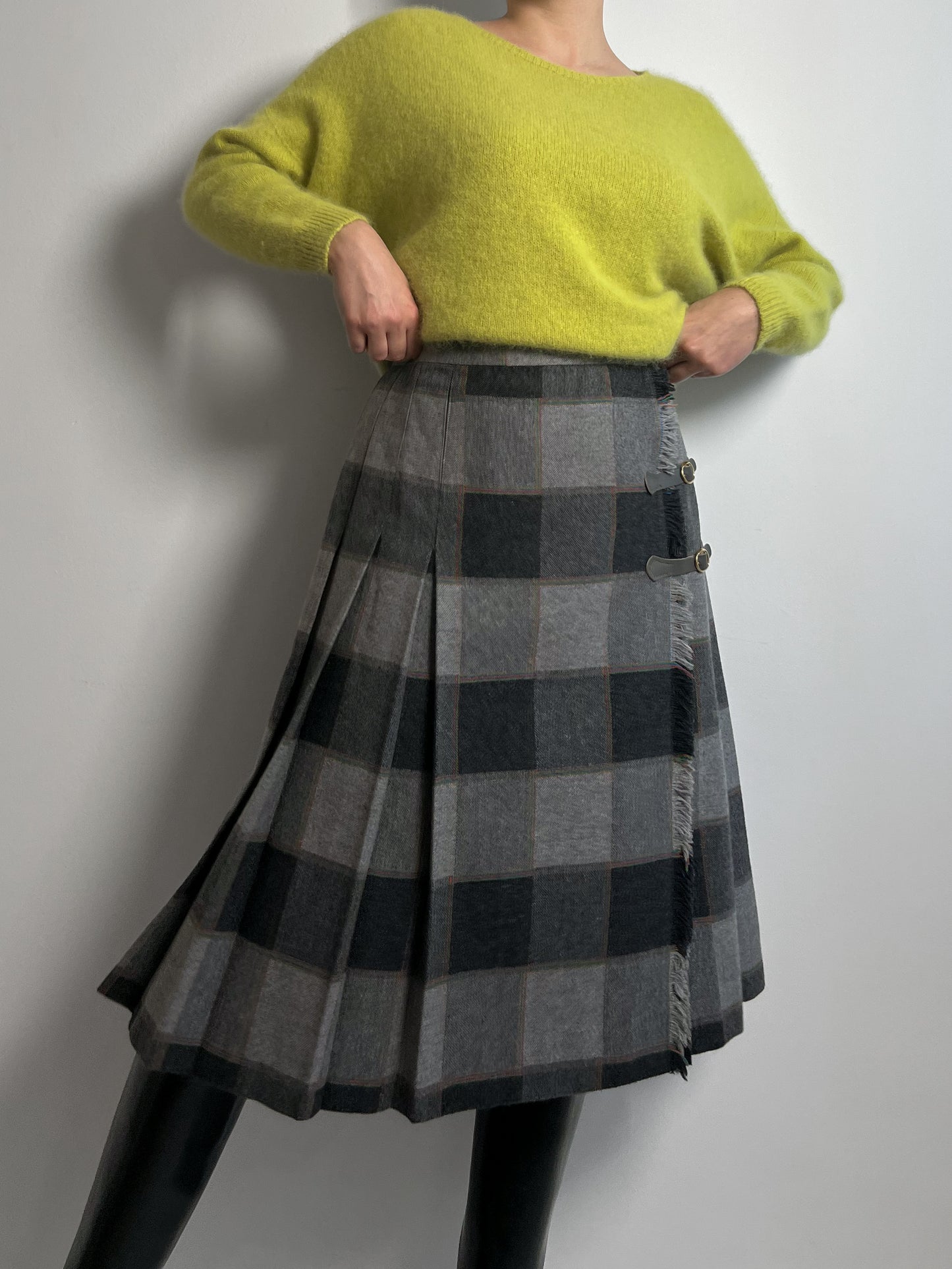 Pure wool pleated grey skirt