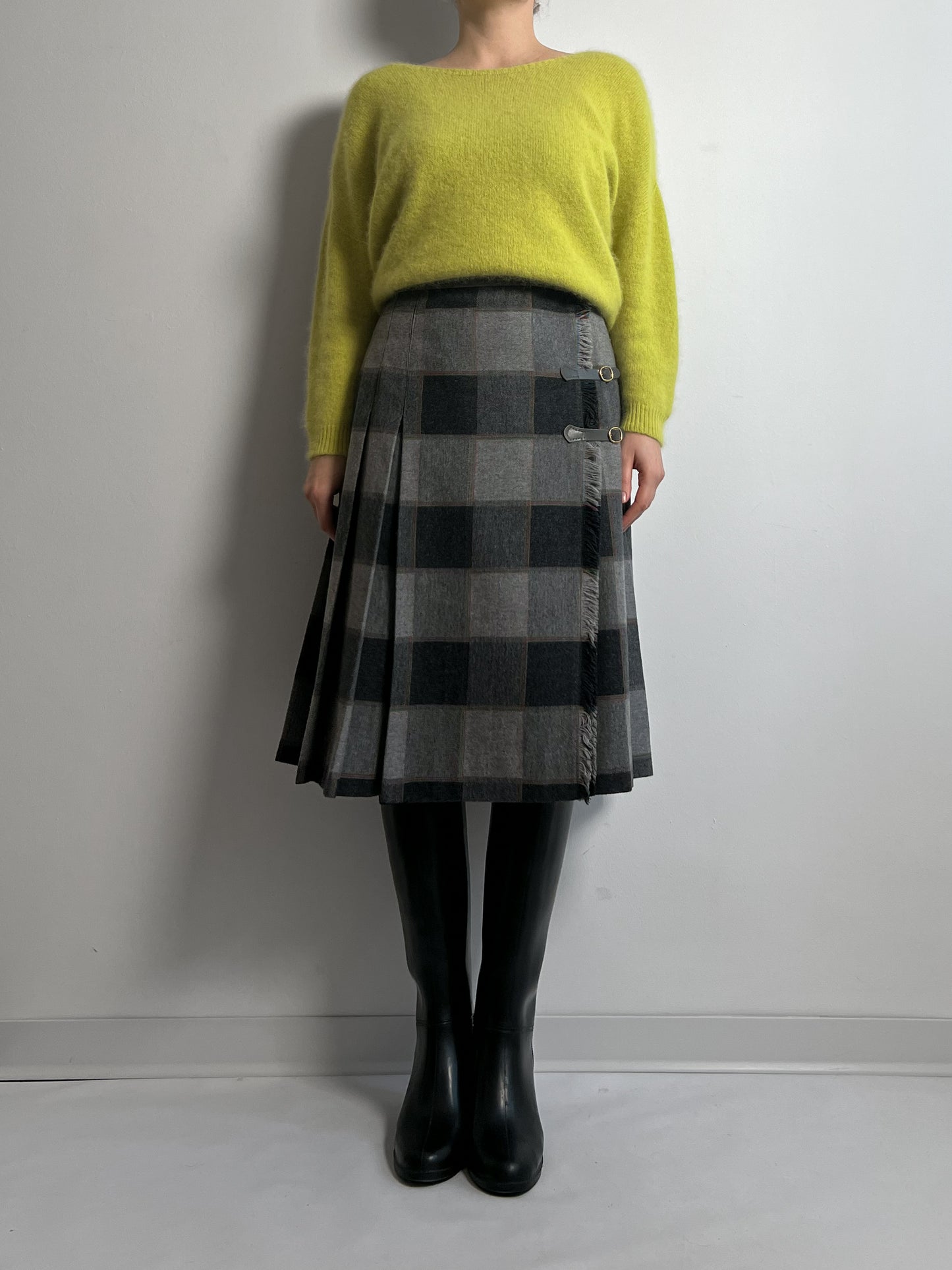 Pure wool pleated grey skirt