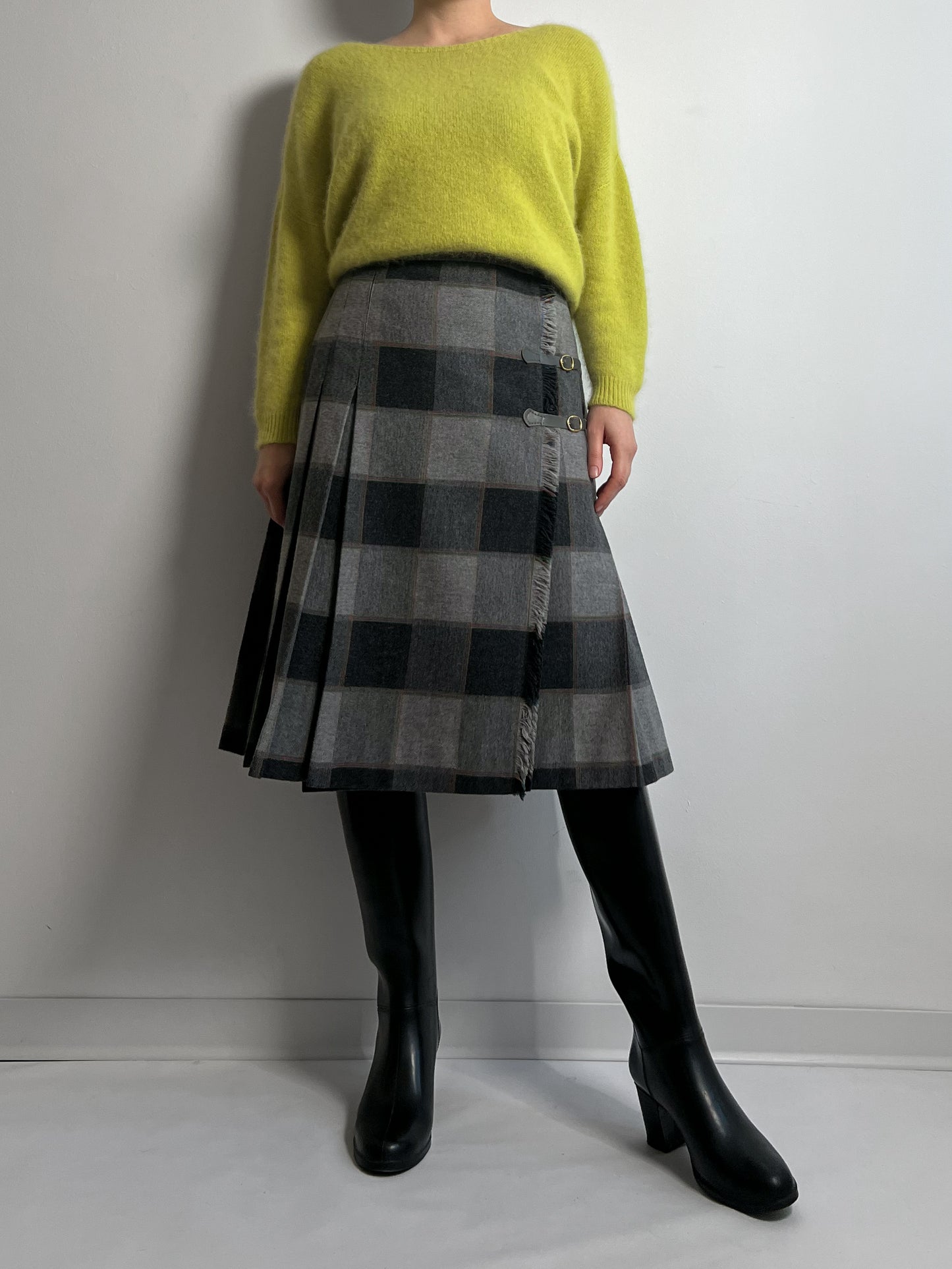 Pure wool pleated grey skirt