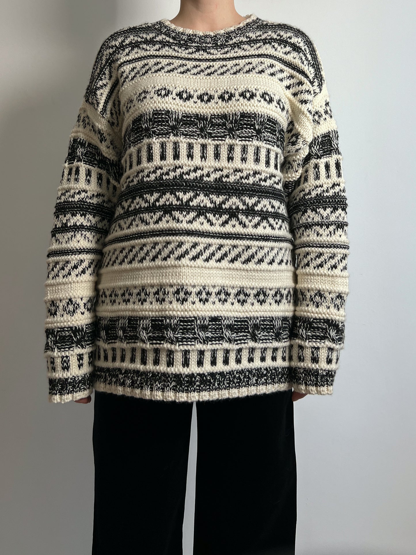 Wool blend black and white pull