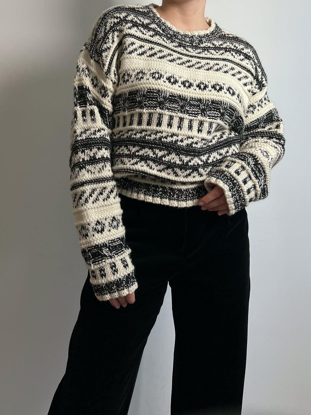 Wool blend black and white pull